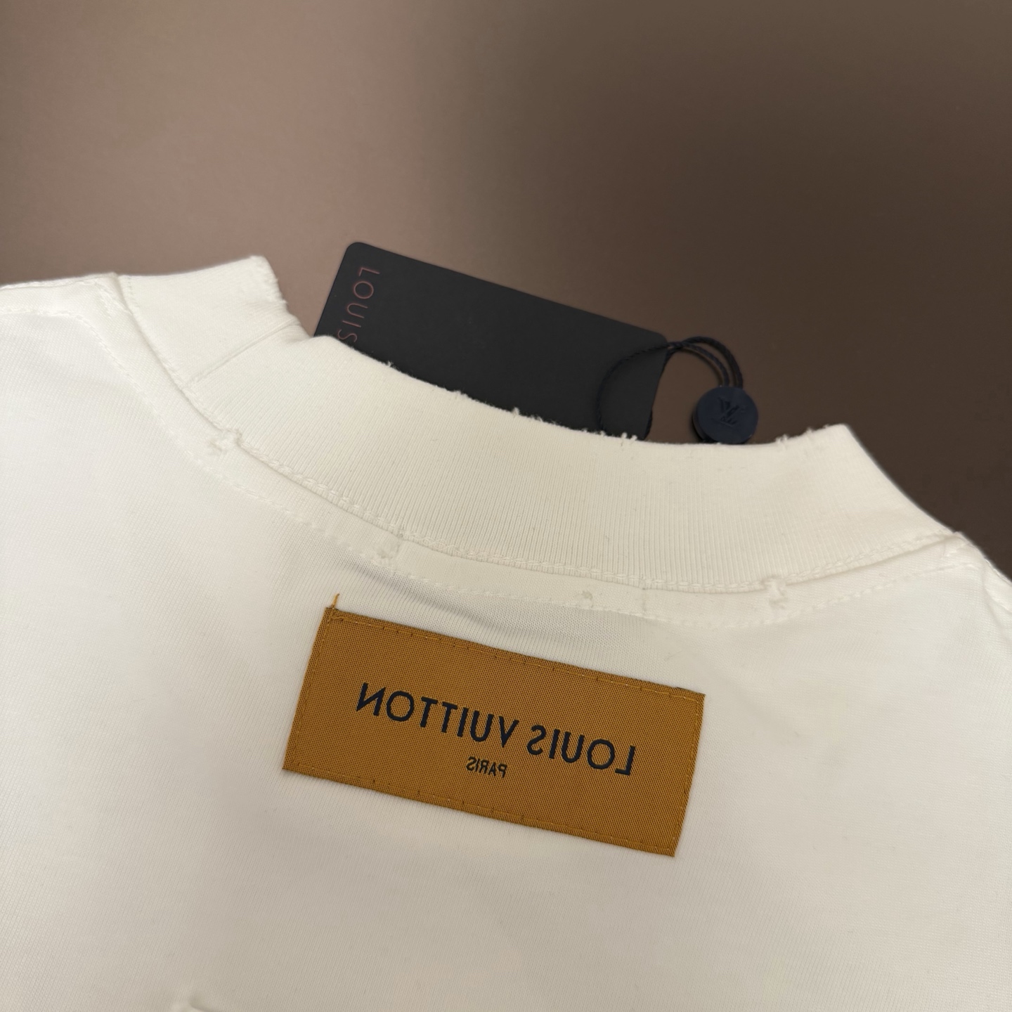 Louis Vuitton 品牌：LV路易威登 26SS最新 胸前 Logo字母刺绣工艺Lv后背贴布刺绣工艺短袖T恤