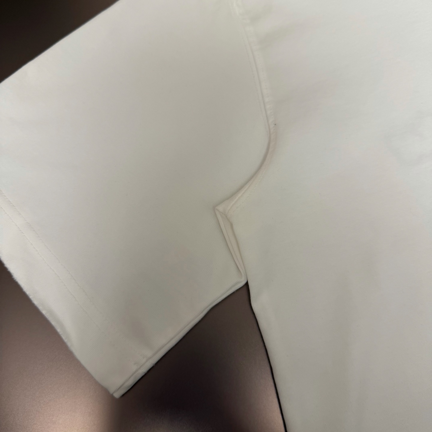 Louis Vuitton 品牌：LV路易威登 26SS最新 胸前 Logo字母刺绣工艺Lv后背贴布刺绣工艺短袖T恤