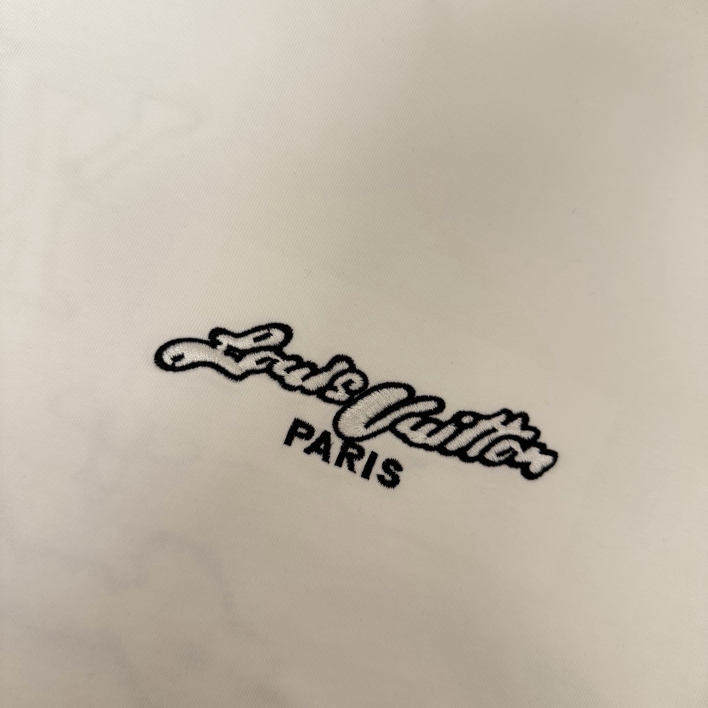 Louis Vuitton 品牌：LV路易威登 26SS最新 胸前 Logo字母刺绣工艺Lv后背贴布刺绣工艺短袖T恤