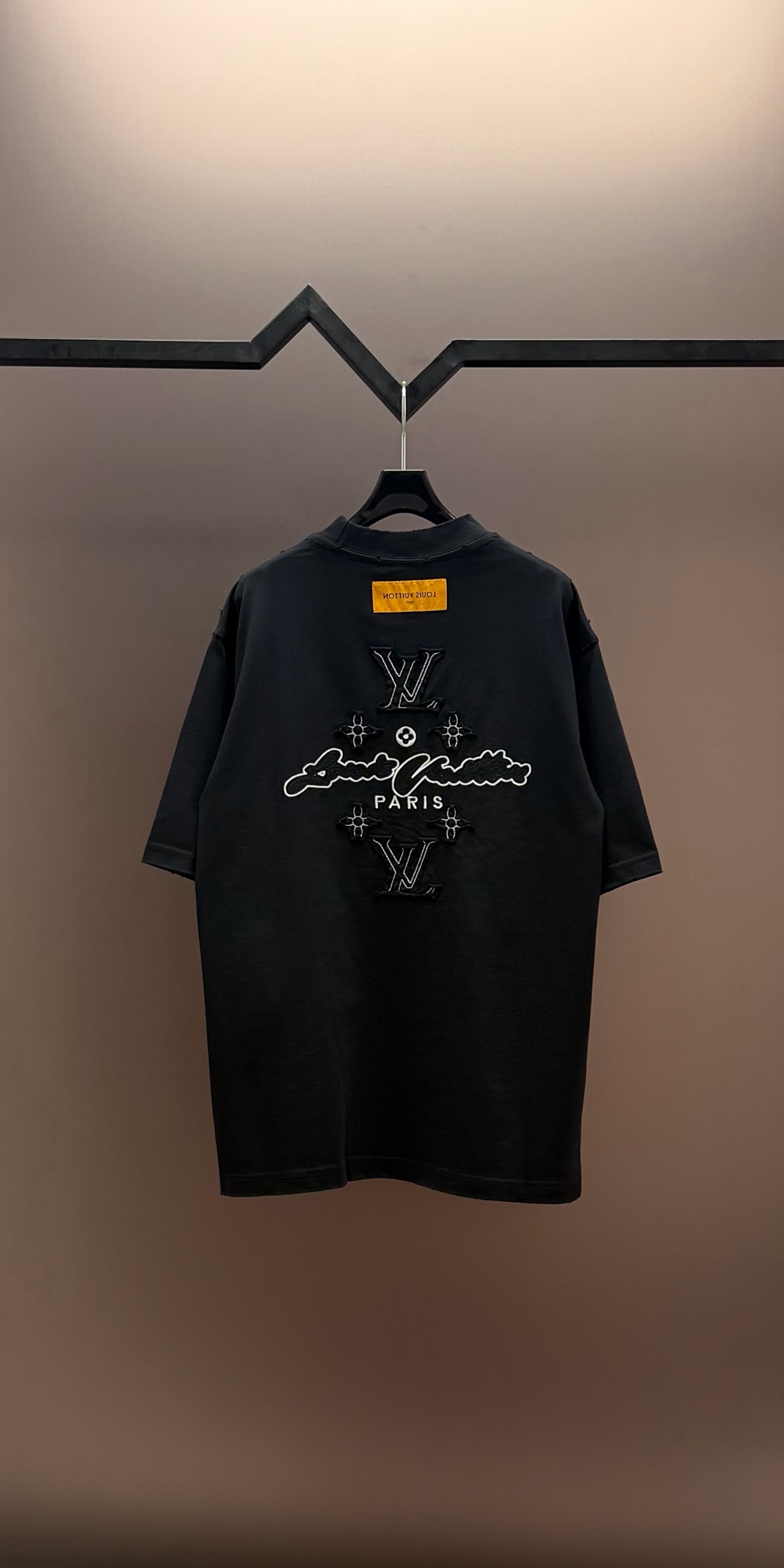 Louis Vuitton 品牌：LV路易威登 26SS最新 胸前 Logo字母刺绣工艺Lv后背贴布刺绣工艺短袖T恤