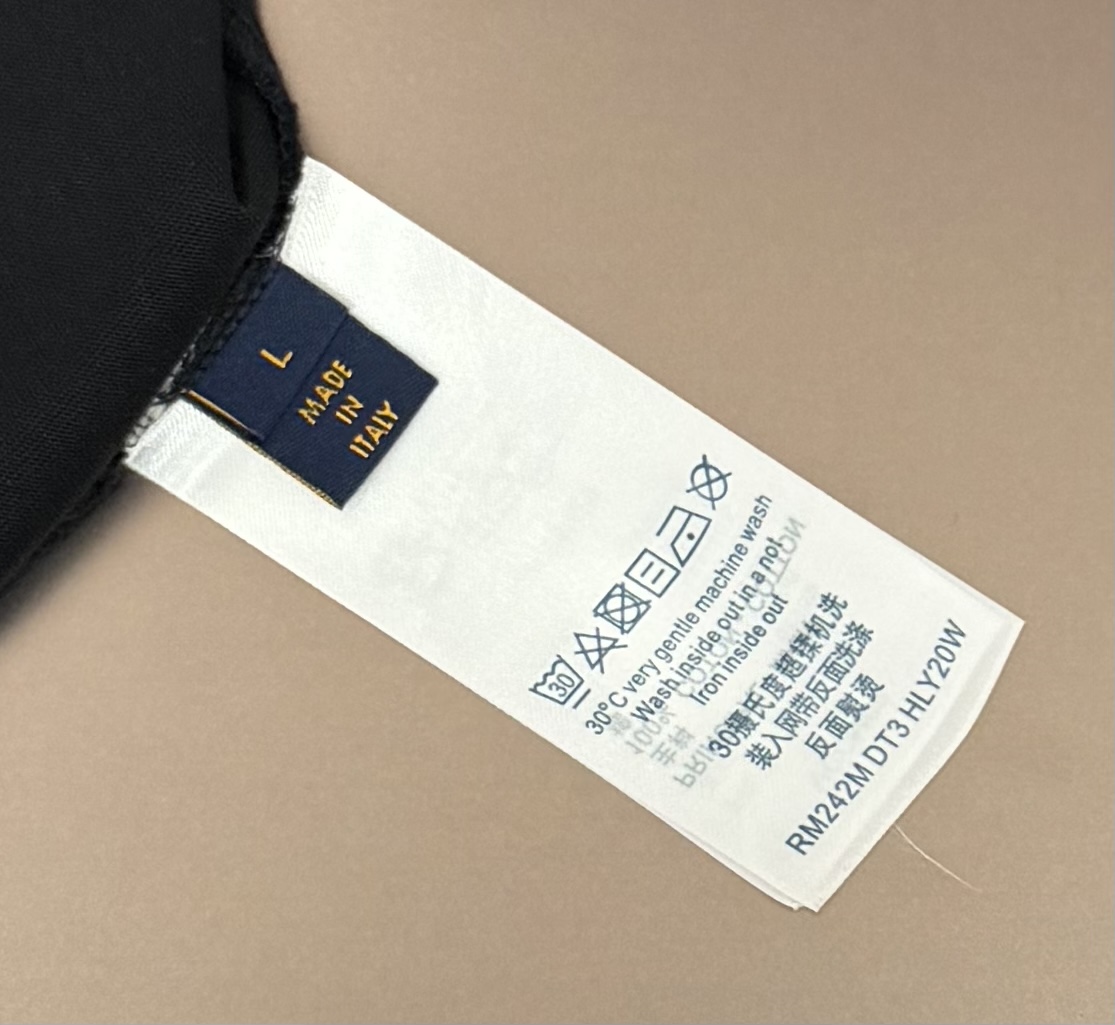 Louis Vuitton 品牌：LV路易威登 26SS最新 胸前 Logo字母刺绣工艺Lv后背贴布刺绣工艺短袖T恤