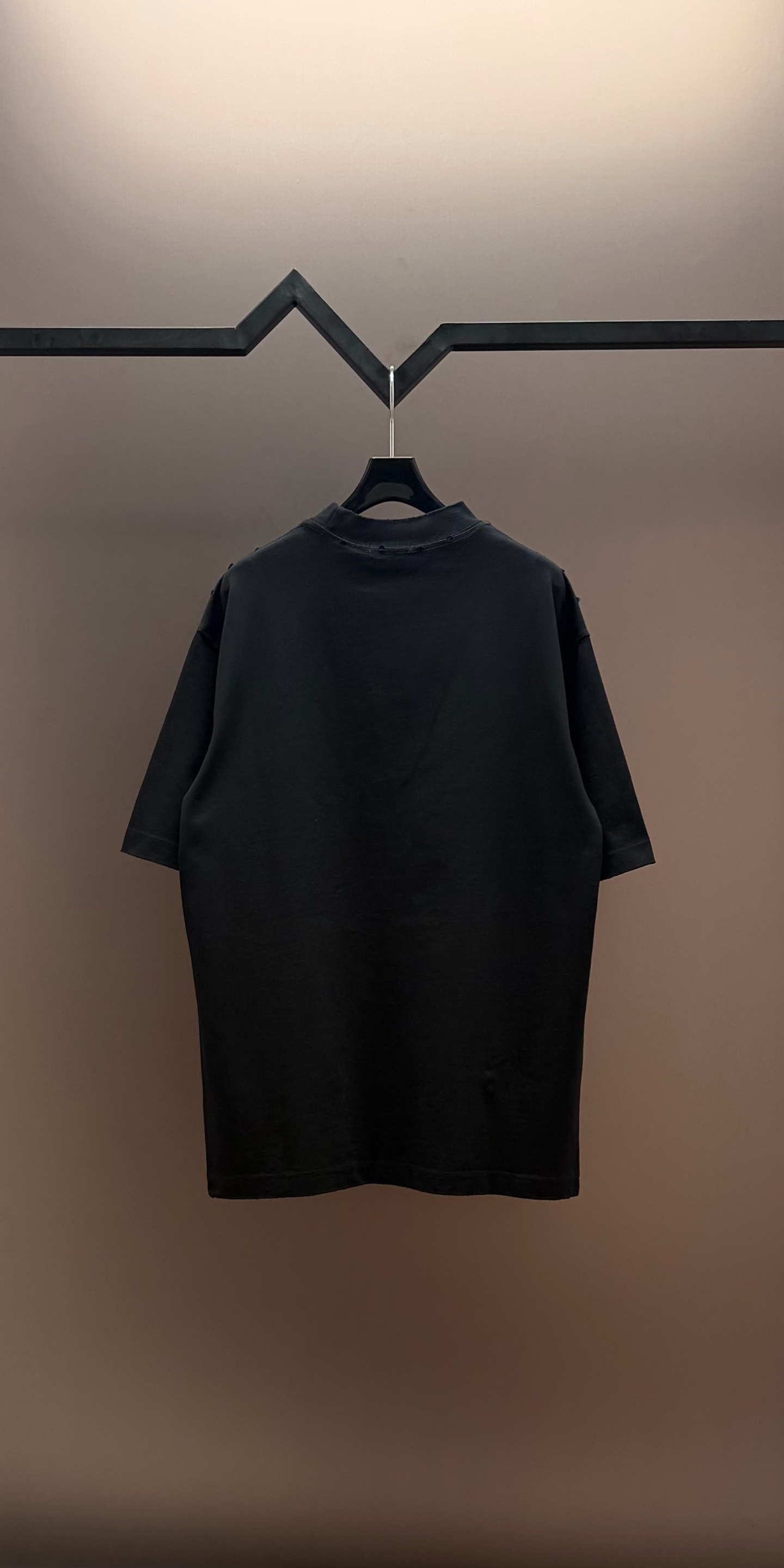 Dior 品牌：Dior迪奥 25SS最新 胸前 Logo字母刺绣Dior品牌元素标志性真空绣大Logo绣花工艺短袖T恤