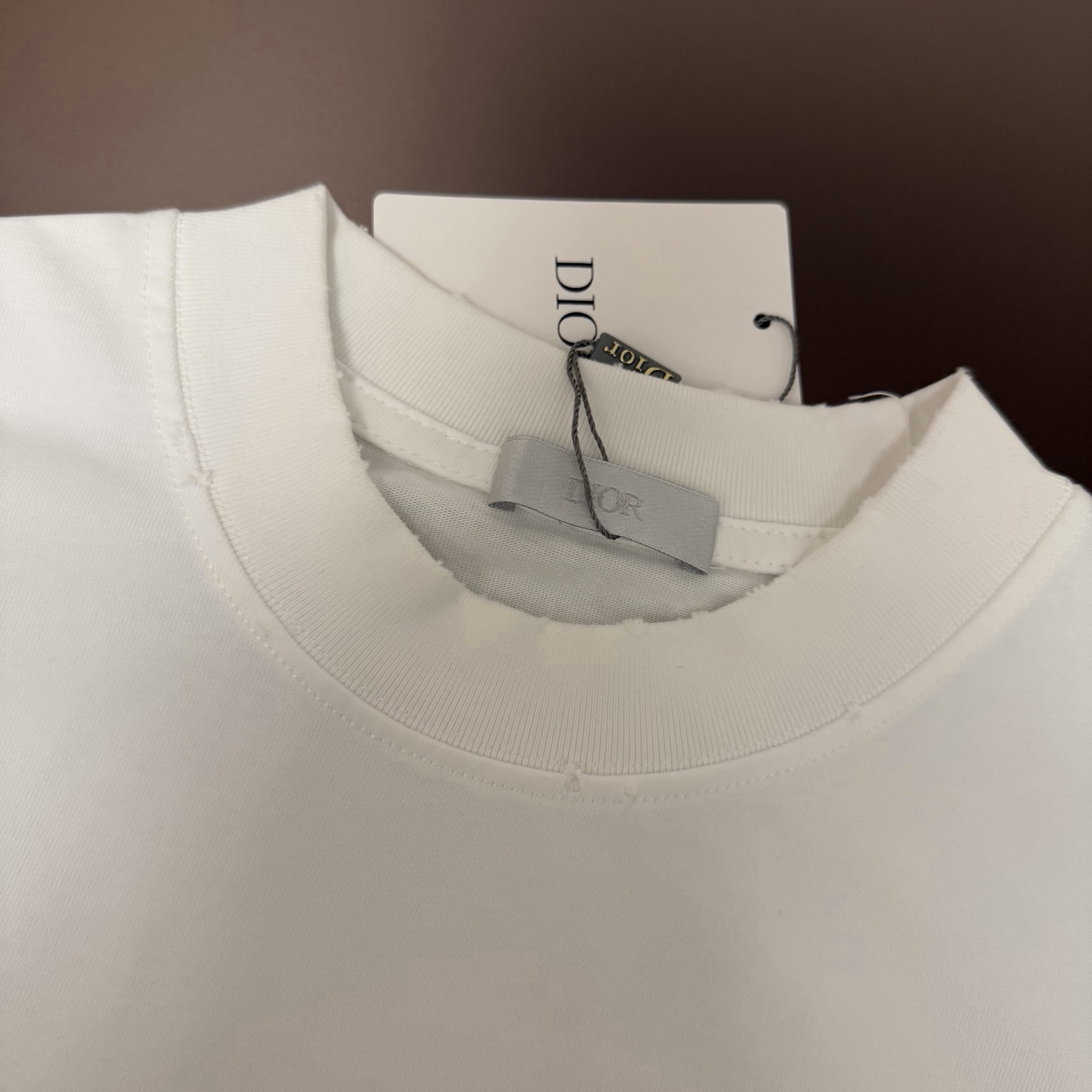 Dior 品牌：Dior迪奥 26SS最新 Dior胸前简约Logo刺绣工艺短袖T恤，品牌元素标志性刺绣Logo 彰显品牌魅力