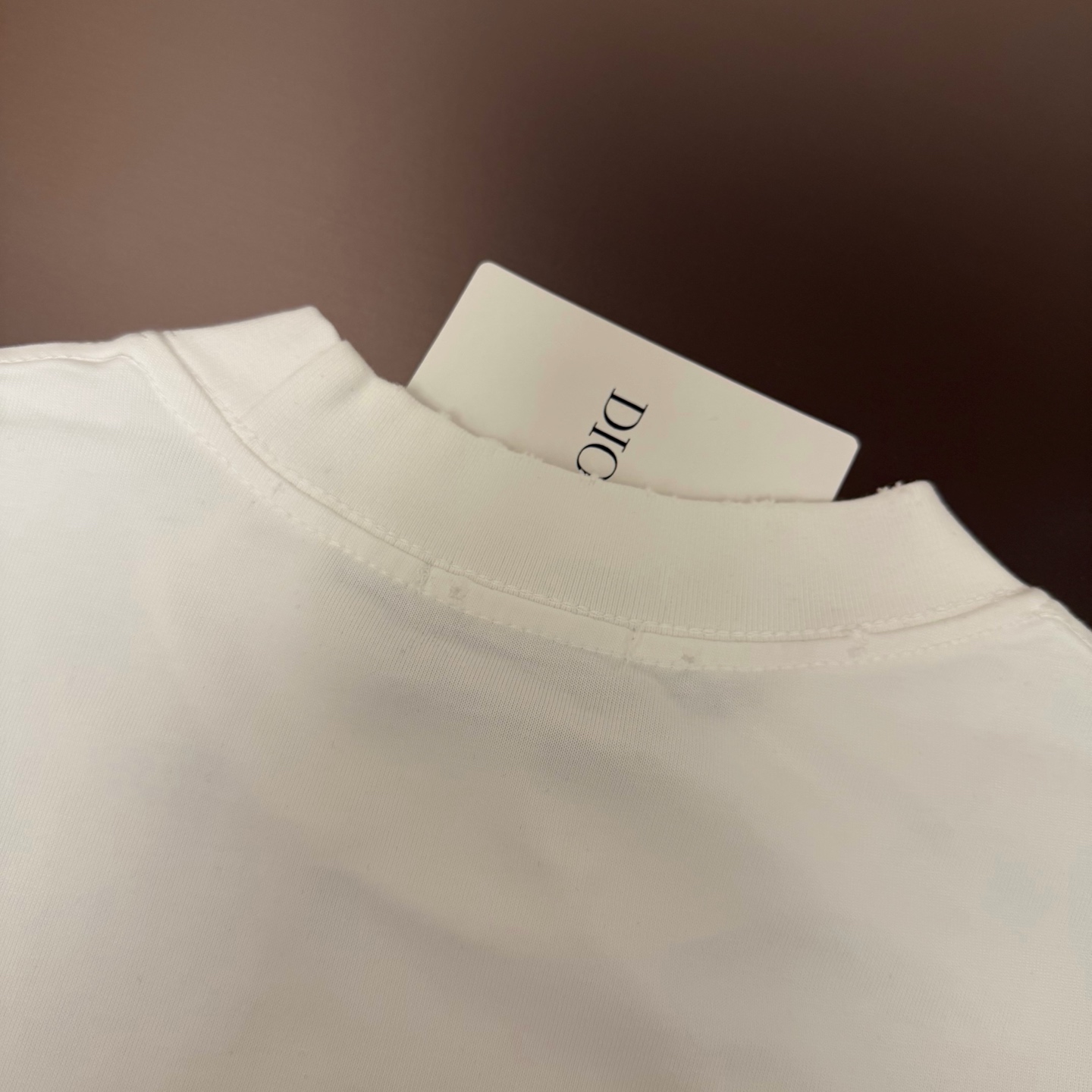 Dior 品牌：Dior迪奥 26SS最新 Dior胸前简约Logo刺绣工艺短袖T恤，品牌元素标志性刺绣Logo 彰显品牌魅力