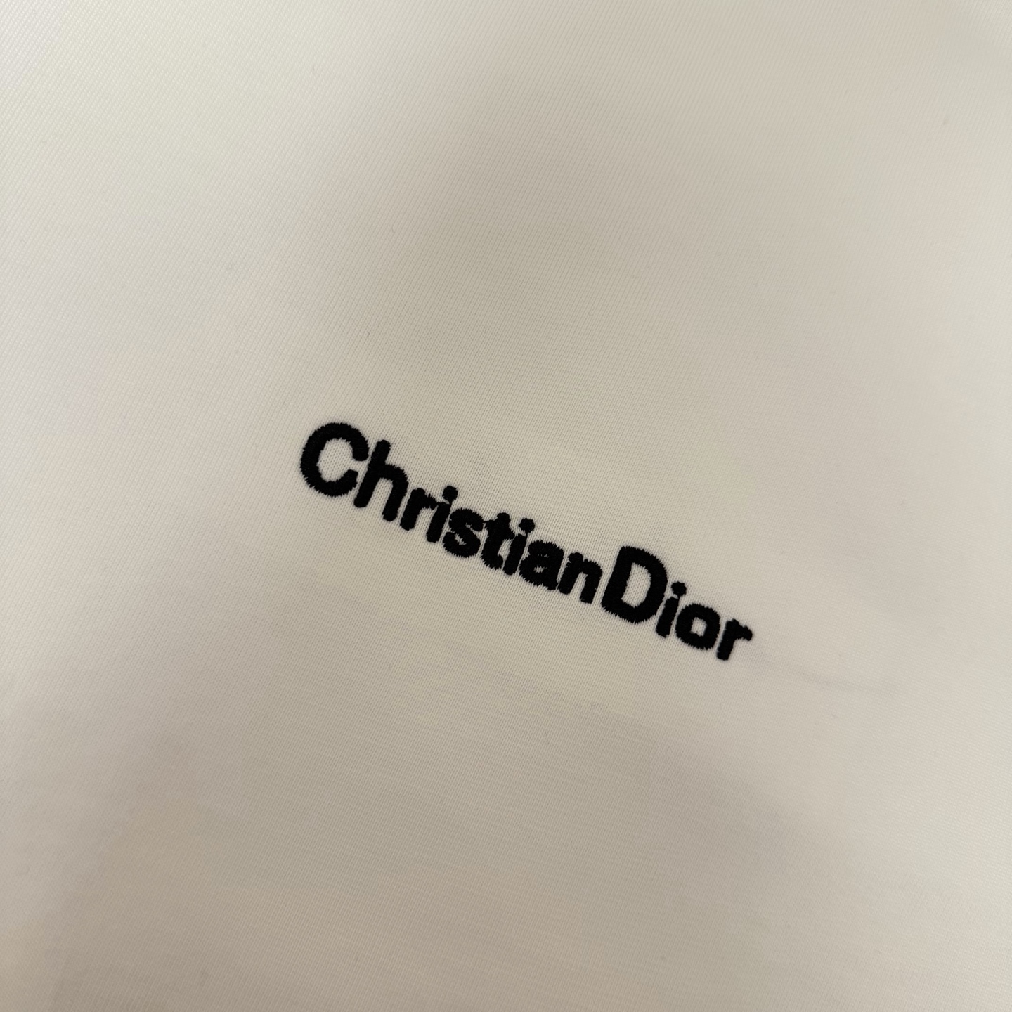 Dior 品牌：Dior迪奥 26SS最新 Dior胸前简约Logo刺绣工艺短袖T恤，品牌元素标志性刺绣Logo 彰显品牌魅力