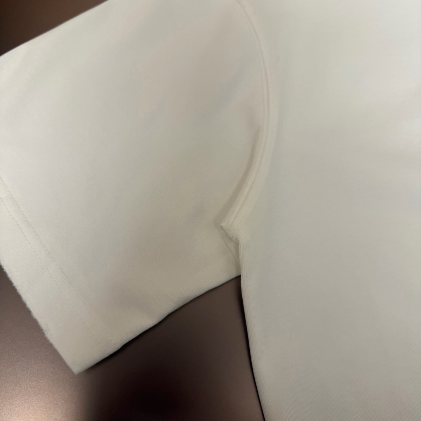 Dior 品牌：Dior迪奥 26SS最新 Dior胸前简约Logo刺绣工艺短袖T恤，品牌元素标志性刺绣Logo 彰显品牌魅力