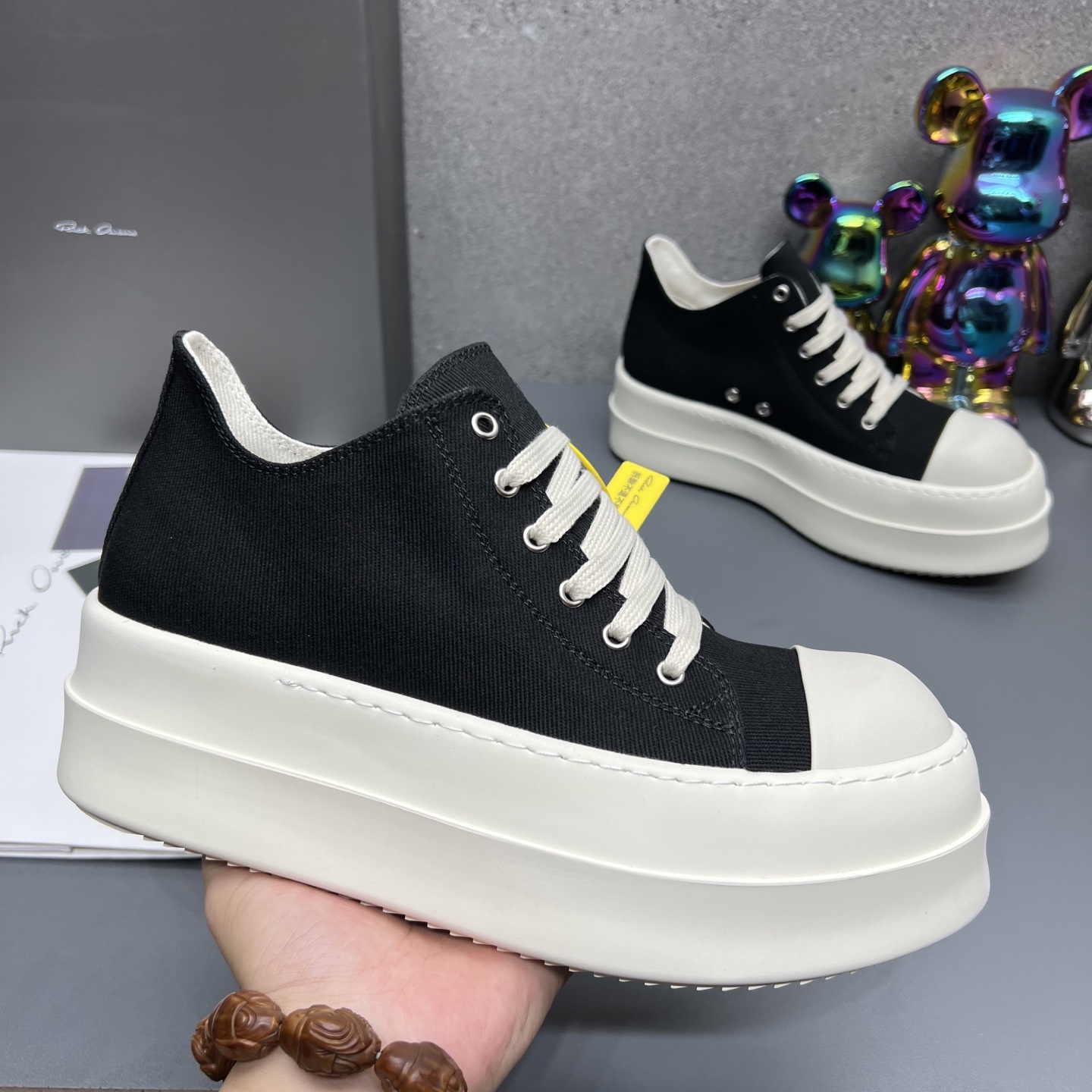 NO:263851,The correct outsole letters Rick Owens [Rick Owens] fashionable casual shoes!  Popular items on the official website original high-end customization!  The highest version of the market is the first choice for the use of minimalist colors and carefully tailored classic and versatile!  High-quality, low-priced version, super positive upper combined with imported original materials, soft and comfortable!  Original bottom Couple model 35–47, casual shoes/sports shoes, sneakers19860909大底正确字母瑞克-欧文斯【Rick Owens】时尚休闲板鞋！官网热门单品 原版高端定制 ！市场最高版本极简主义的色彩运用与用心剪裁经典百搭首选！高品质低价位版型超正 鞋面结合进口原版材料,柔软舒适！原版底 情侣款 35–47,休闲鞋/运动鞋,sneakers,Women's Shoes