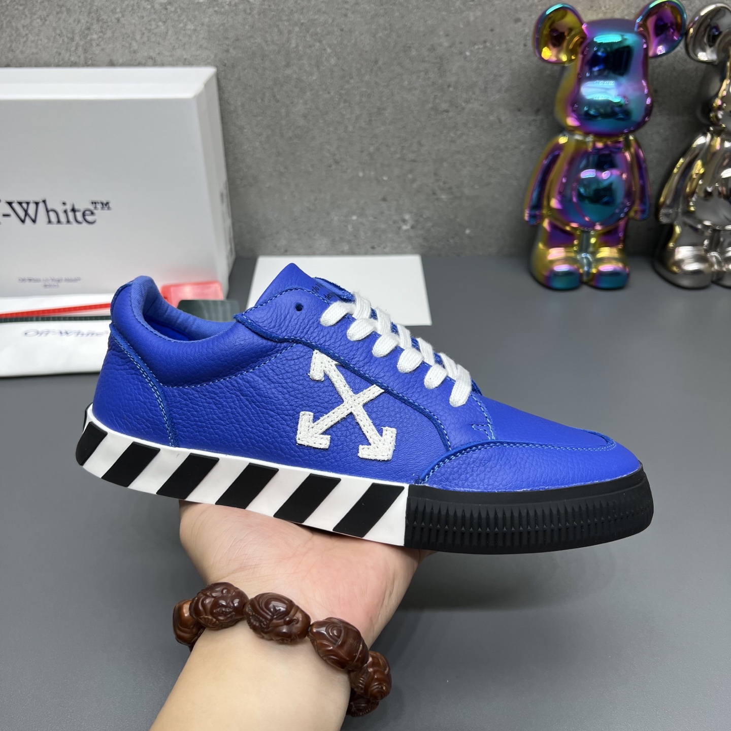 NO:438197,Couple model [OFF] OFF WHITE OW FW Yellow streamer white arrow black high-top European and American trendy shoes. The counter is synchronized with imported cowhide, completely 1:1 replica, official synchronization. Original special original sole, rubber sole, can enter and exit the counter at will, sizes for women 36–40, men's size 38-46, customized without return or exchange, casual shoes/sports shoes, off white, sneakers, cowhide19860909情侣款【OFF】OFF WHITE OW FW 黄飘带白箭头黑色高帮欧美潮鞋 专柜同步采用进口头层牛皮 ,完全1:1复刻,官方同步 原厂特供原版底,橡胶大底,可随意进出专柜,码数女码36–40 男码38-46码 定做不退不换,休闲鞋/运动鞋,off white,sneakers,cowhide,Women's Shoes