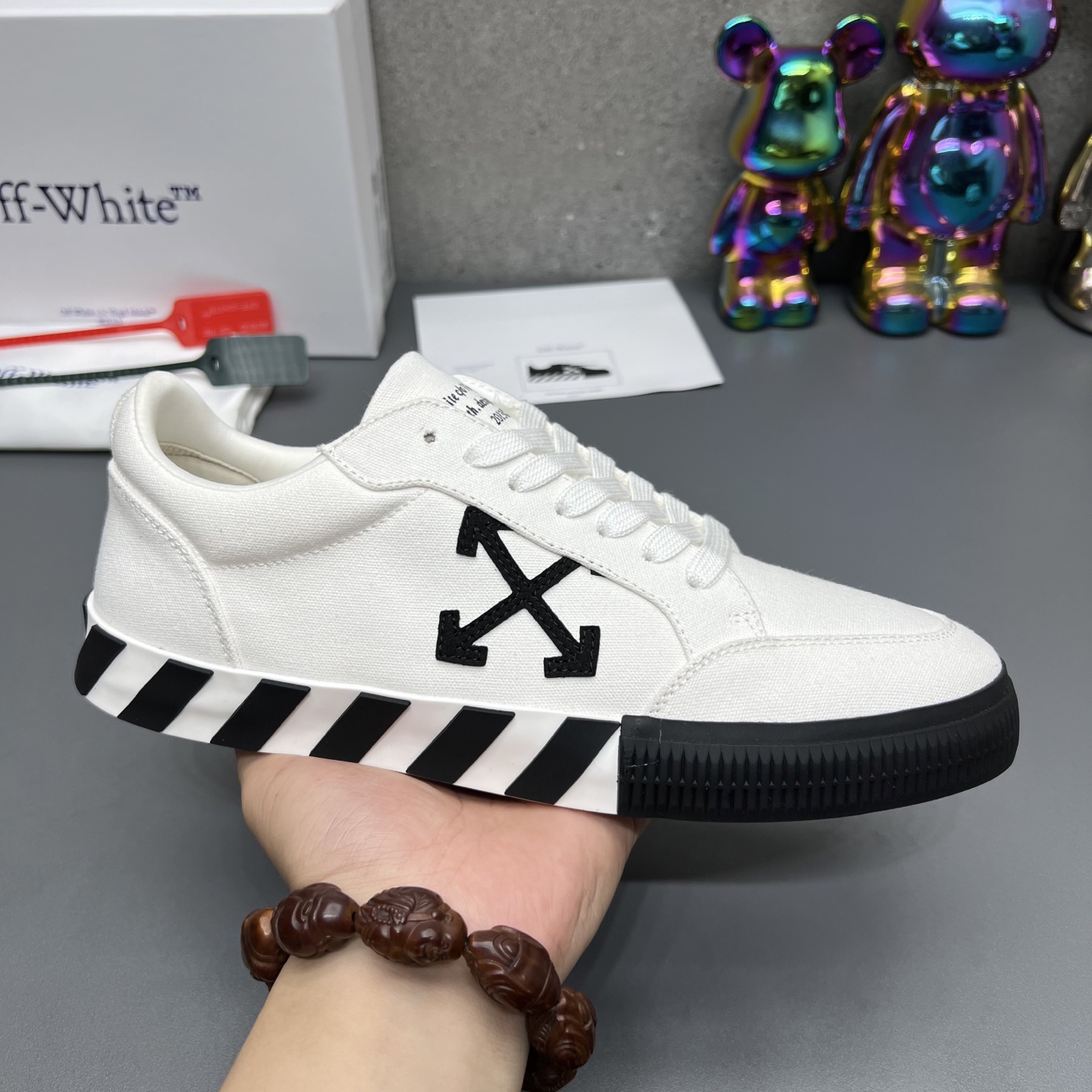 NO:438184,Couple model [OFF] OFF WHITE OW FW Yellow streamer white arrow black high-top European and American trendy shoes. The counter is synchronized with imported cowhide, completely 1:1 replica, official synchronization. Original special original sole, rubber sole, can enter and exit the counter at will, sizes for women 36–40, men's size 38-46, casual shoes/sports shoes, off white, sneakers, cowhide19860909情侣款【OFF】OFF WHITE OW FW 黄飘带白箭头黑色高帮欧美潮鞋 专柜同步采用进口头层牛皮 ,完全1:1复刻,官方同步 原厂特供原版底,橡胶大底,可随意进出专柜,码数女码36–40 男码38-46码,休闲鞋/运动鞋,off white,sneakers,cowhide,Women's Shoes