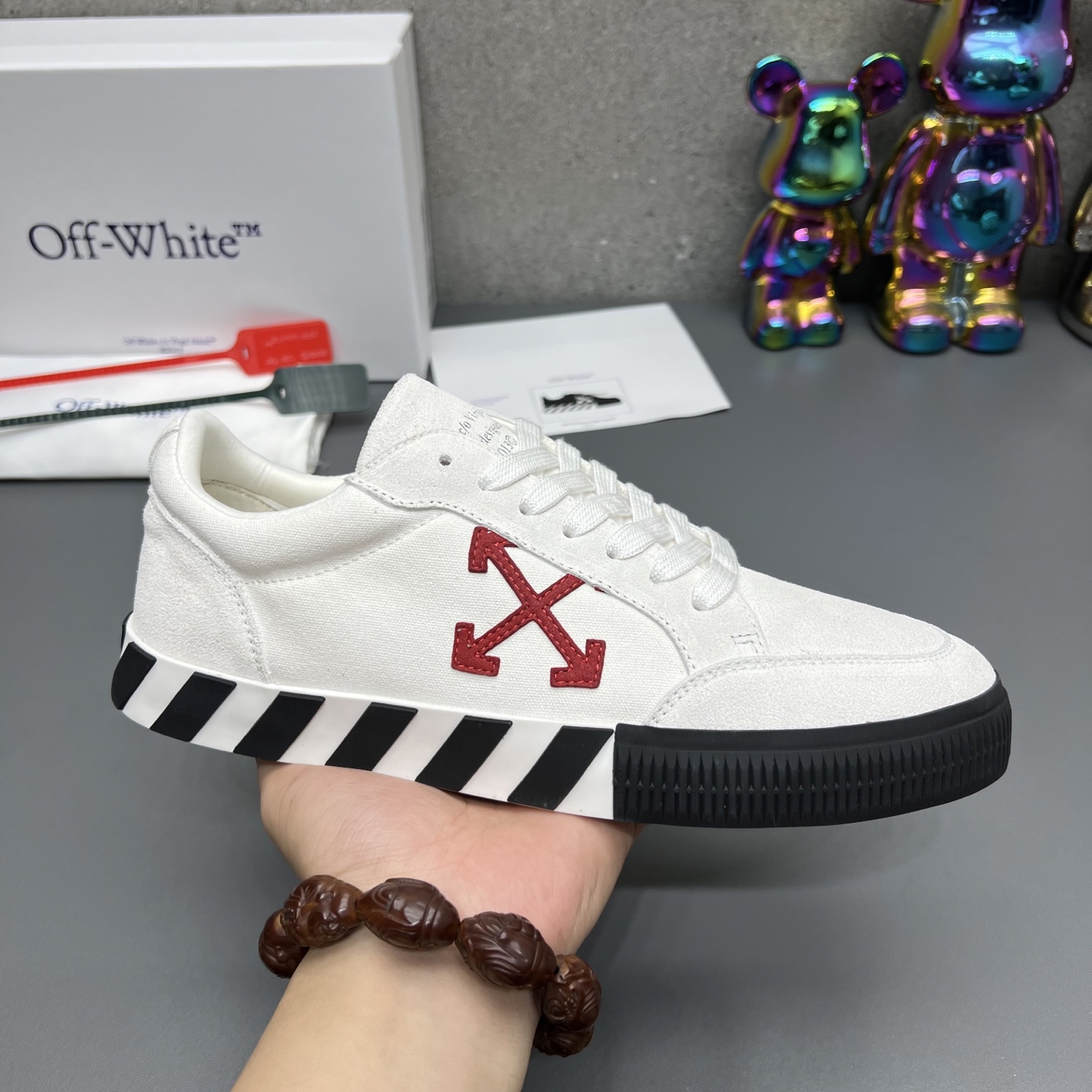 NO:438179,Couple model [OFF] OFF WHITE OW FW Yellow streamer white arrow black high-top European and American trendy shoes. The counter is synchronized with imported cowhide, completely 1:1 replica, official synchronization. Original special original sole, rubber sole, can enter and exit the counter at will, sizes for women 36–40, men's size 38-46, customized without return or exchange, casual shoes/sports shoes, off white, sneakers, cowhide19860909情侣款【OFF】OFF WHITE OW FW 黄飘带白箭头黑色高帮欧美潮鞋 专柜同步采用进口头层牛皮 ,完全1:1复刻,官方同步 原厂特供原版底,橡胶大底,可随意进出专柜,码数女码36–40 男码38-46码 定做不退不换,休闲鞋/运动鞋,off white,sneakers,cowhide,Women's Shoes