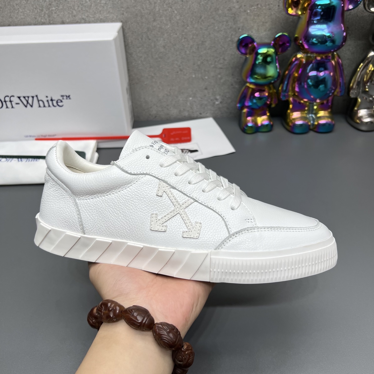 NO:438191,Couple model [OFF] OFF WHITE OW FW Yellow streamer white arrow black high-top European and American trendy shoes. The counter is synchronized with imported cowhide, completely 1:1 replica, official synchronization. Original special original sole, rubber sole, can enter and exit the counter at will, sizes for women 36–40, men's size 38-46, casual shoes/sports shoes, off white, sneakers, cowhide19860909情侣款【OFF】OFF WHITE OW FW 黄飘带白箭头黑色高帮欧美潮鞋 专柜同步采用进口头层牛皮 ,完全1:1复刻,官方同步 原厂特供原版底,橡胶大底,可随意进出专柜,码数女码36–40 男码38-46码,休闲鞋/运动鞋,off white,sneakers,cowhide,Women's Shoes