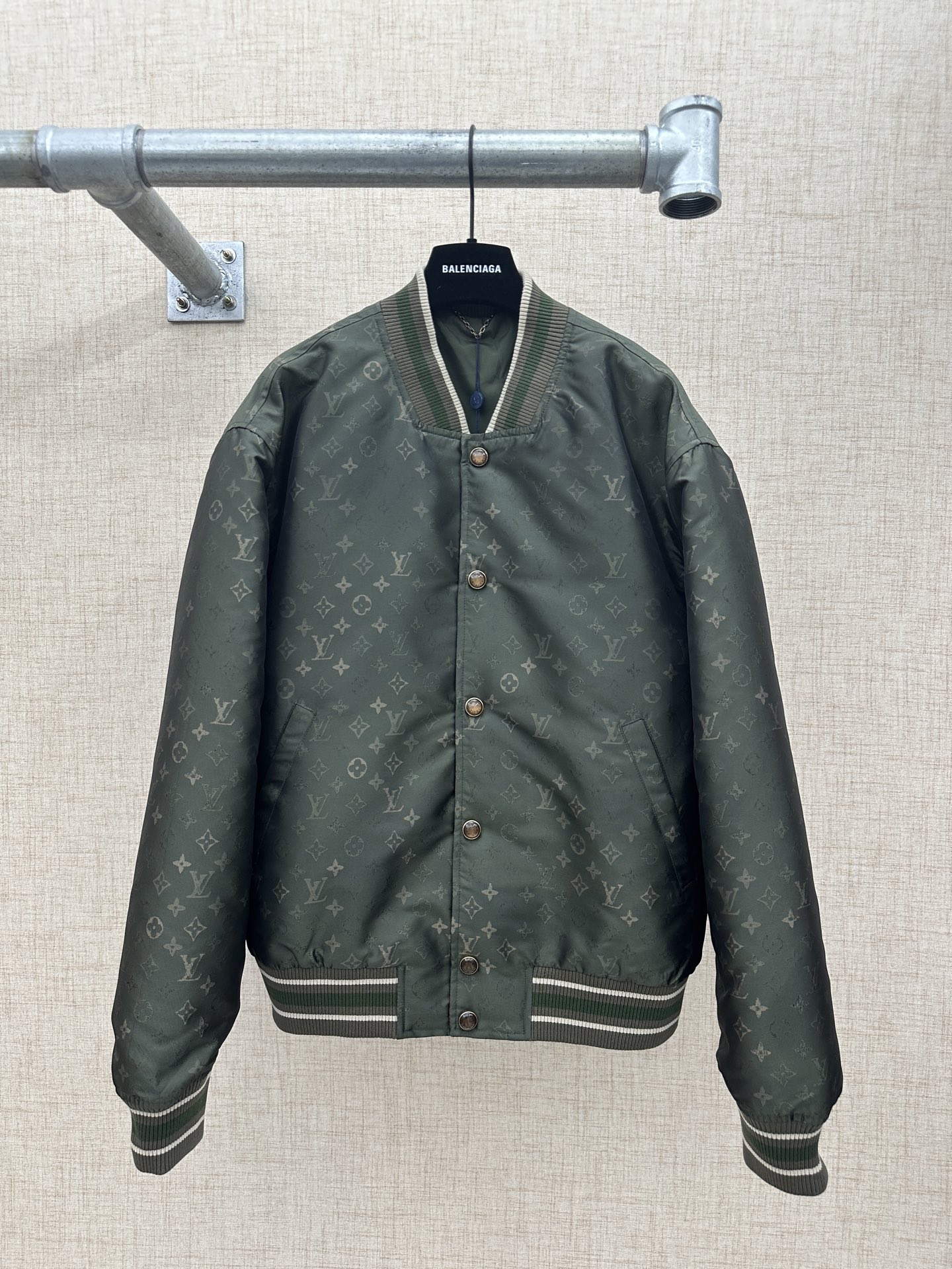 _deq9sl3gGgRvmPrear-WYqK_Fqi7PvmJM69q-MA