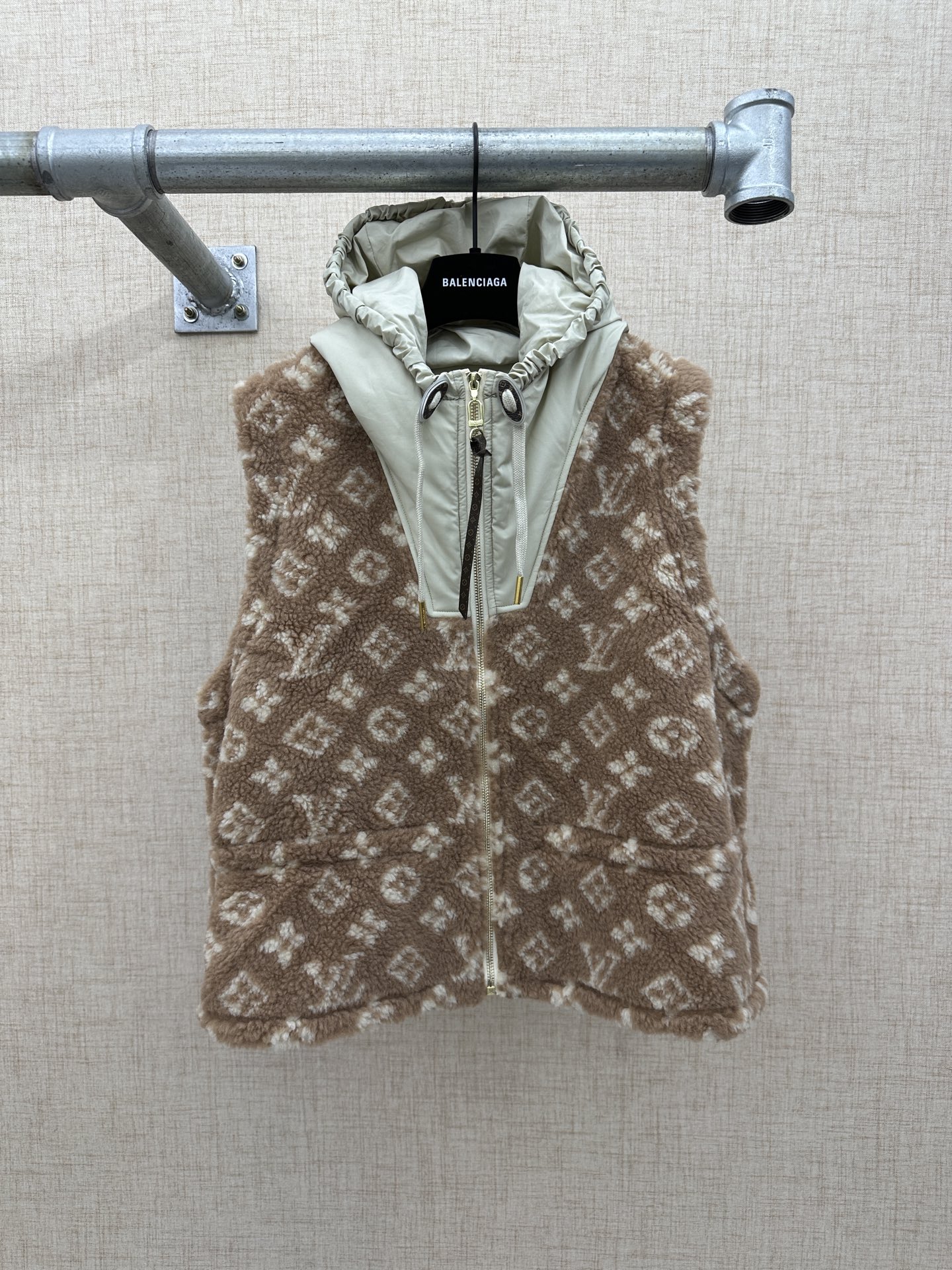 P285 LV / Louis Vuitton chaleco con capucha de terciopelo de cordero para presbicia (con bolsa para el polvo de alta ca…