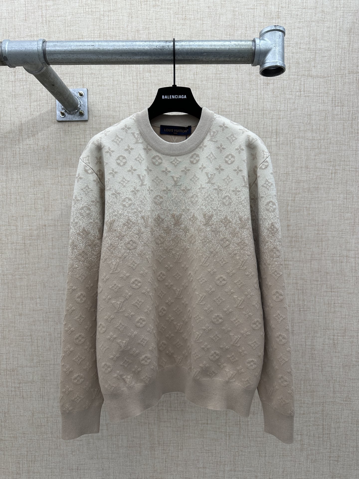 P285 LV/Louis Vuitton Cárdigan con cuello redondo para presbicia degradado El clásico diseño de punto para presbicia de…