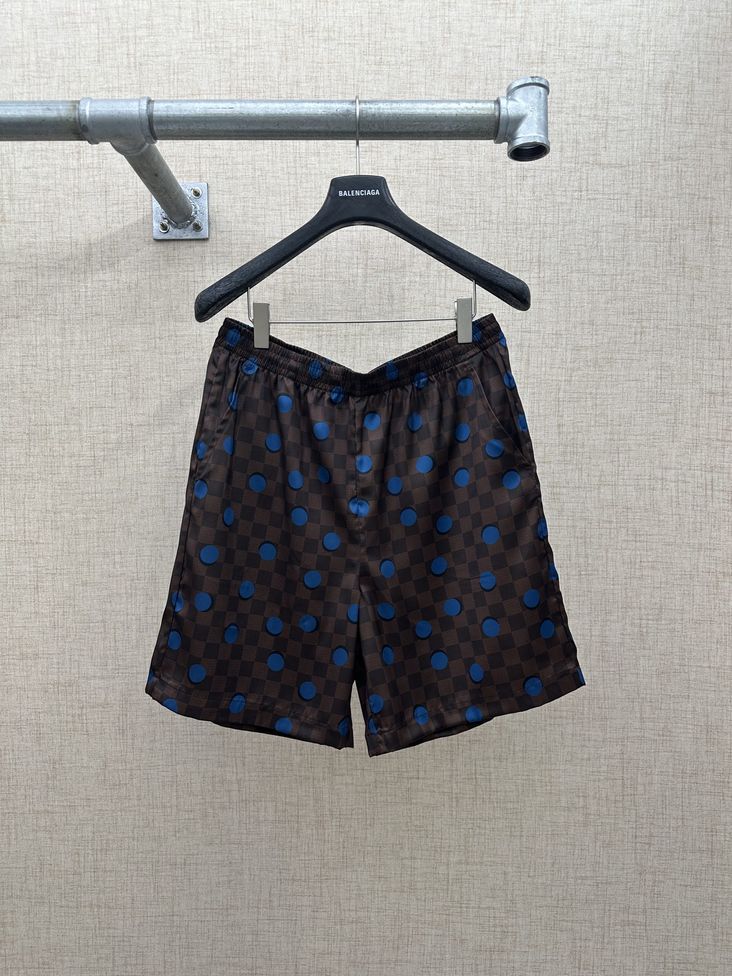 P170 LV/Louis Vuitton Pantalones cortos de la serie Damier Pop de 2026ss, nueva de la colección de pre-primavera, con e…