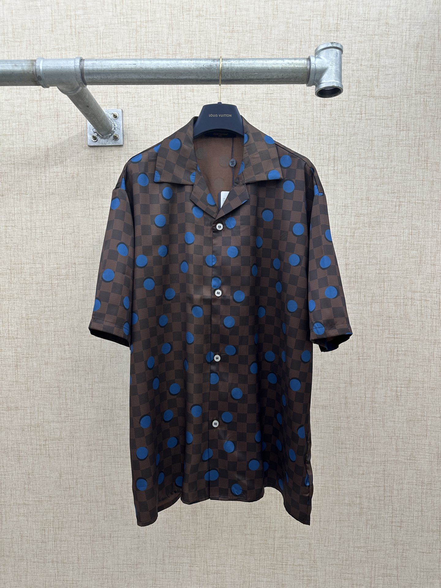 P170 LV/Louis Vuitton Camisa de manga corta de la serie Damier Pop de 2026ss, nueva de la colección de pre-primavera, c…