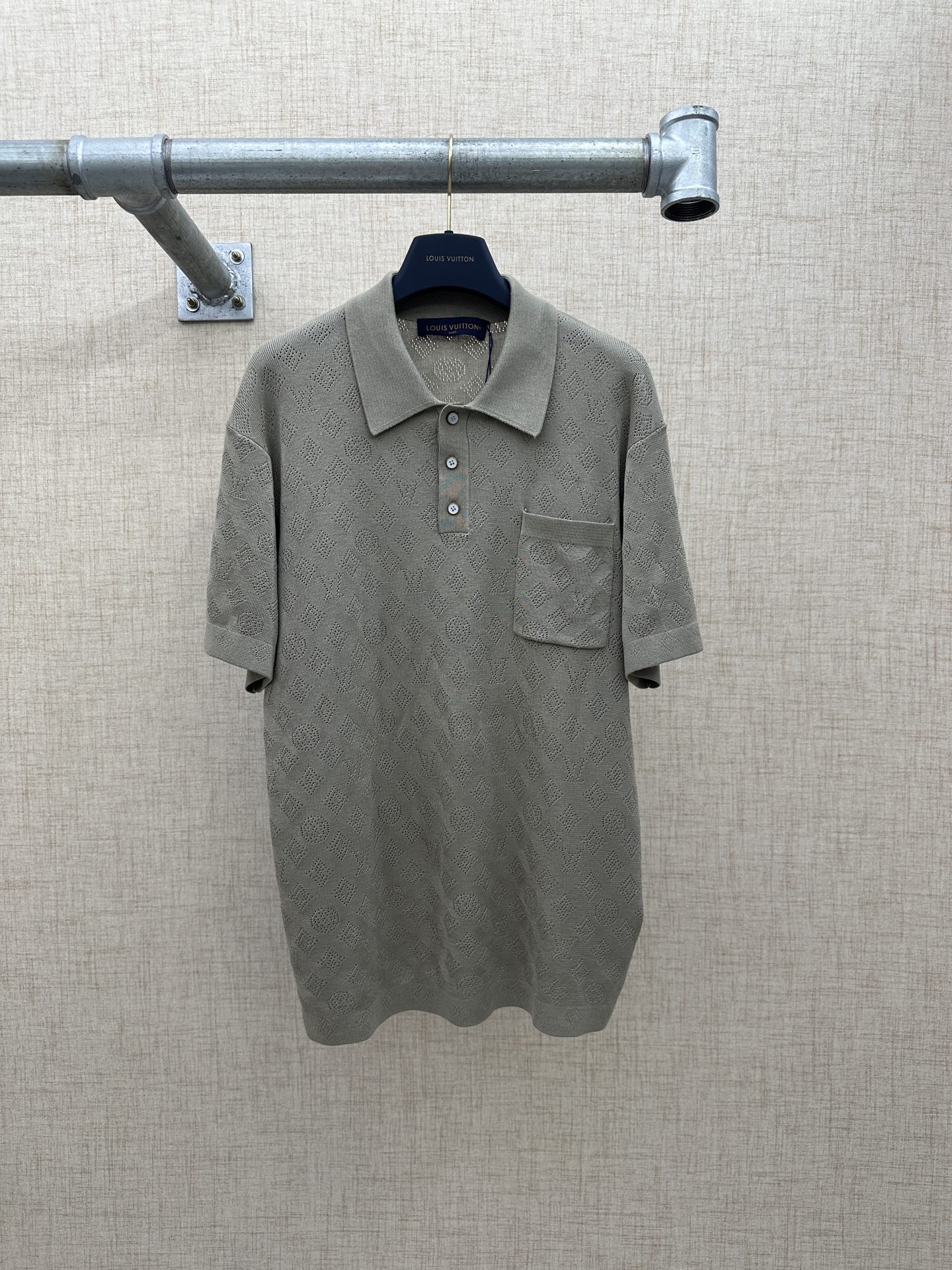 P225 LV/Louis Vuitton Polo de manga corta de malla MONOGRAM de 2026ss, polo de manga corta de malla LV MONOGRAM, en col…
