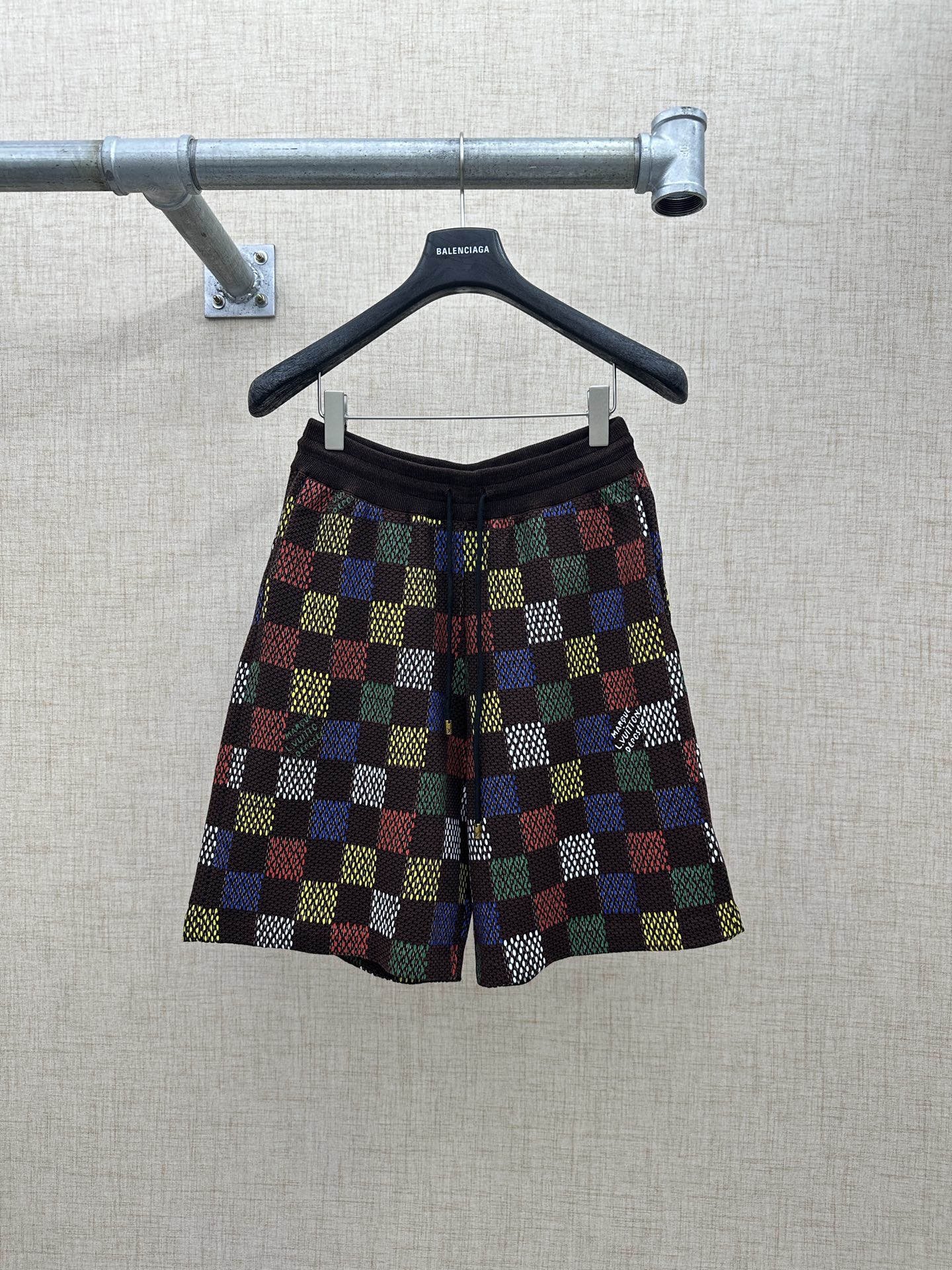 P230 LV/Louis Vuitton Pantalones cortos de punto de algodón con jacquard Damier 2025 FW Actualización del clásico patró…
