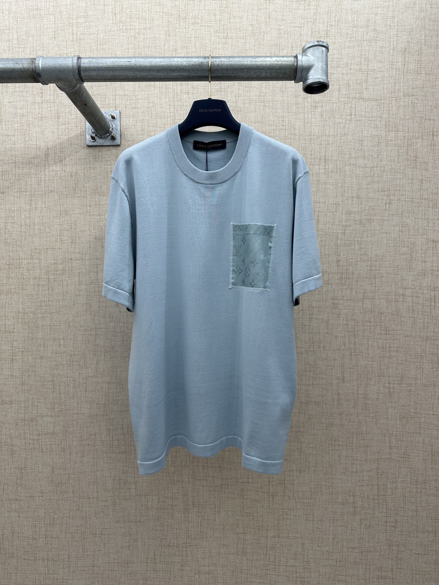 P165 LV/Louis Vuitton Camiseta con detalles técnicos 2026 FW Nueva primavera-verano, color azul hielo claro (azul nebli…