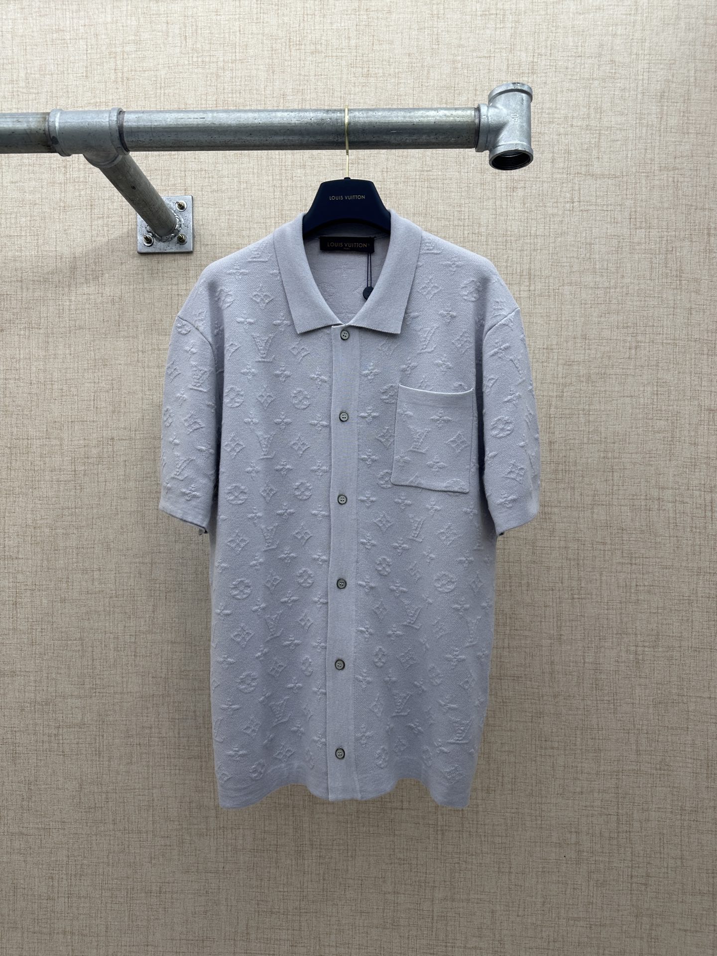 P250 LV/Louis Vuitton Cárdigan polo de manga corta con Monograma en relieve, nueva colección de verano 2026ss. Todo el …
