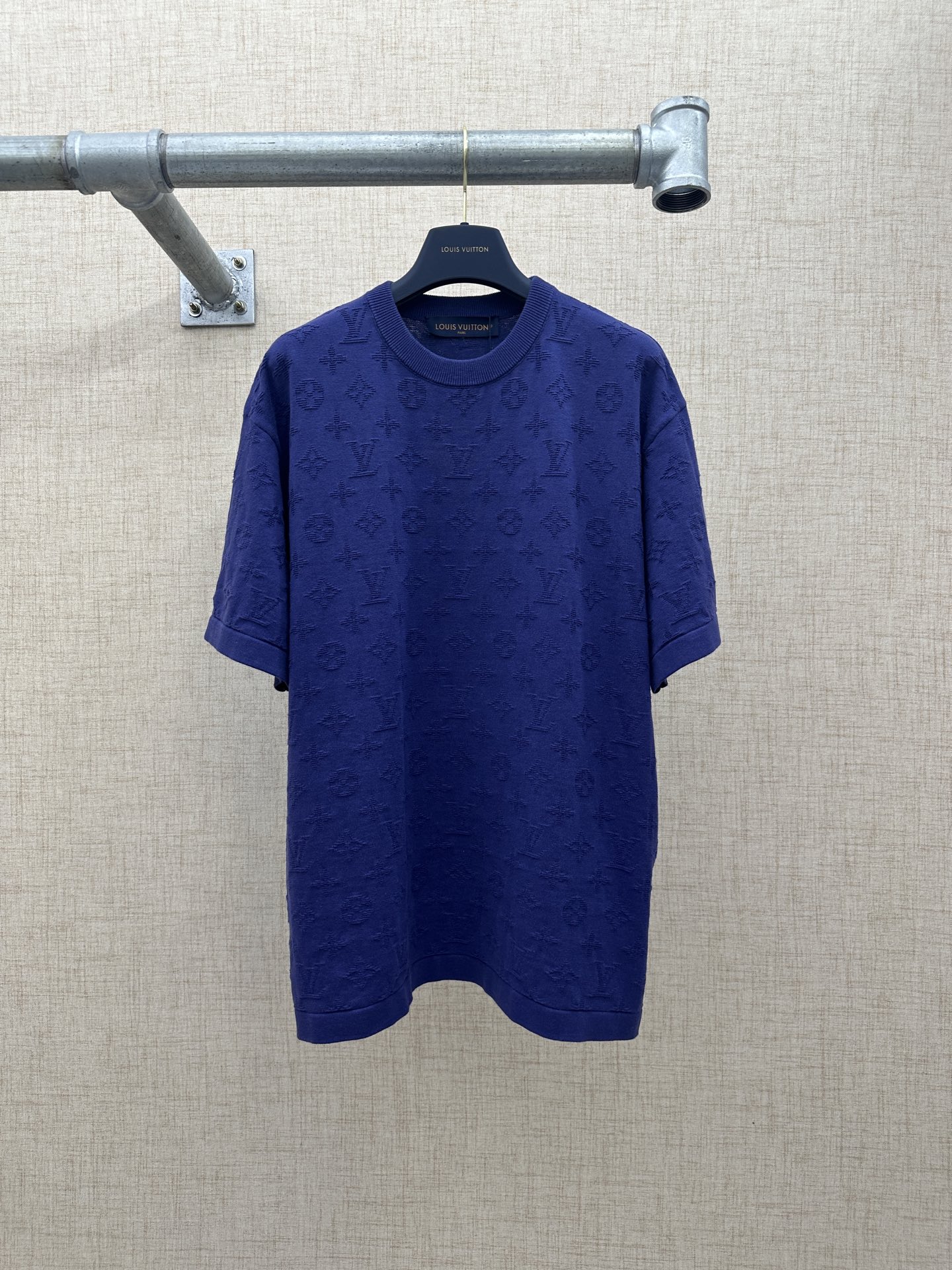 P210 LV/Louis Vuitton Camiseta de punto de cuello redondo con estampado Monograma en relieve, nueva colección de verano…