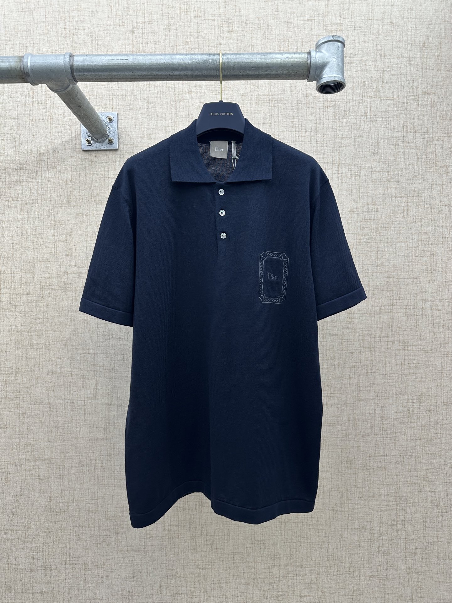P220 @ Dior/Dior Médaillon Polo de punto bordado 2026ss otoño e invierno nueva insignia bordada de Médaillon azul marin…