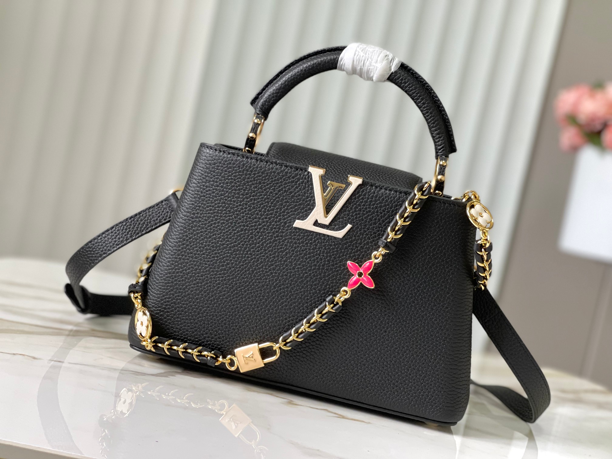 Louis Vuitton LV Capucines Nieuw
 Tassen handtassen AAA -kwaliteitsreplica
 Zwart Weven Monogram Eclipse Kettingen M23950