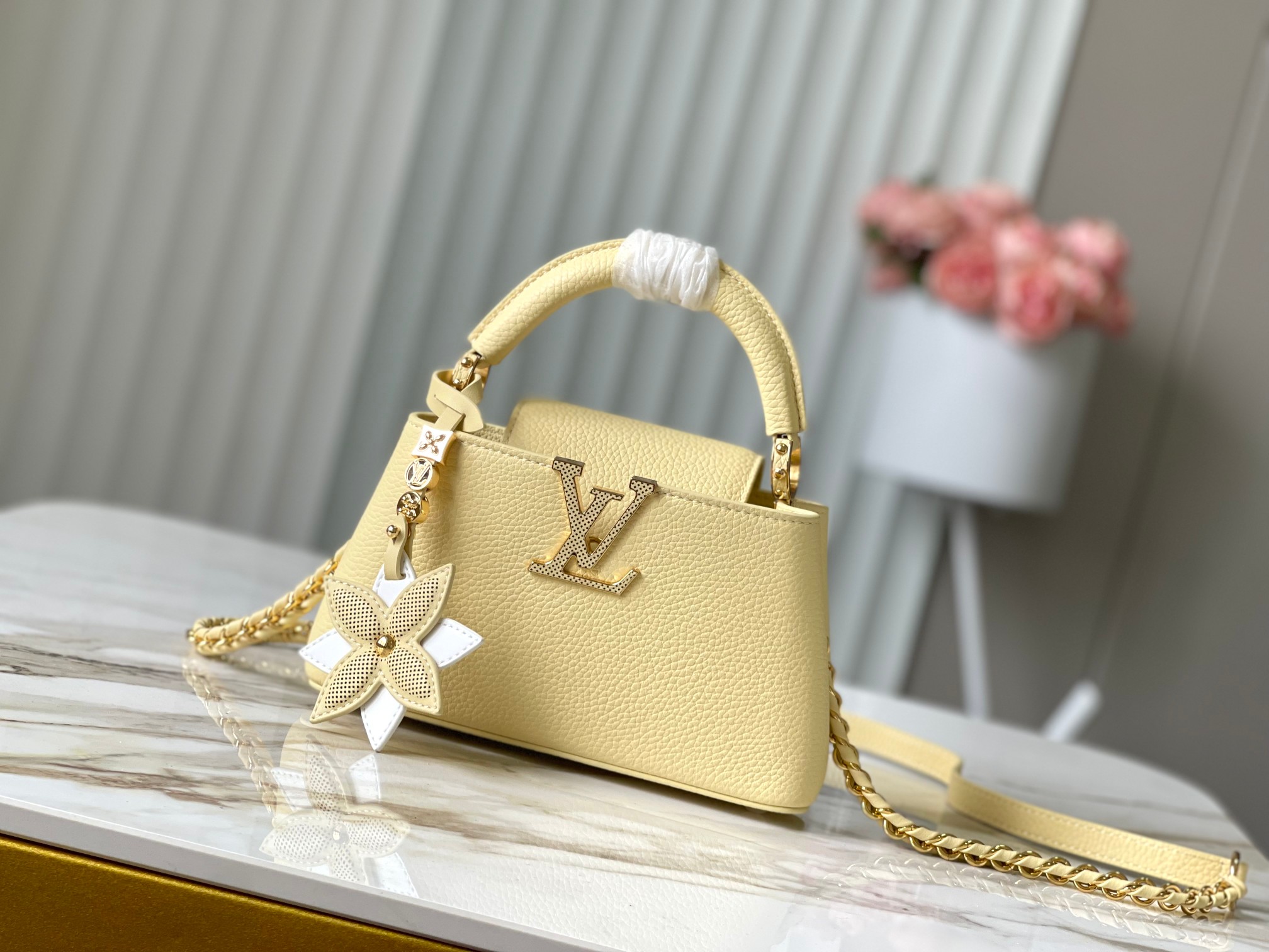 Louis Vuitton LV Capucines Tassen handtassen Goedkope replica van hoge kwaliteit
 Geel Taurillon Koeienhuid Zomercollectie M11351