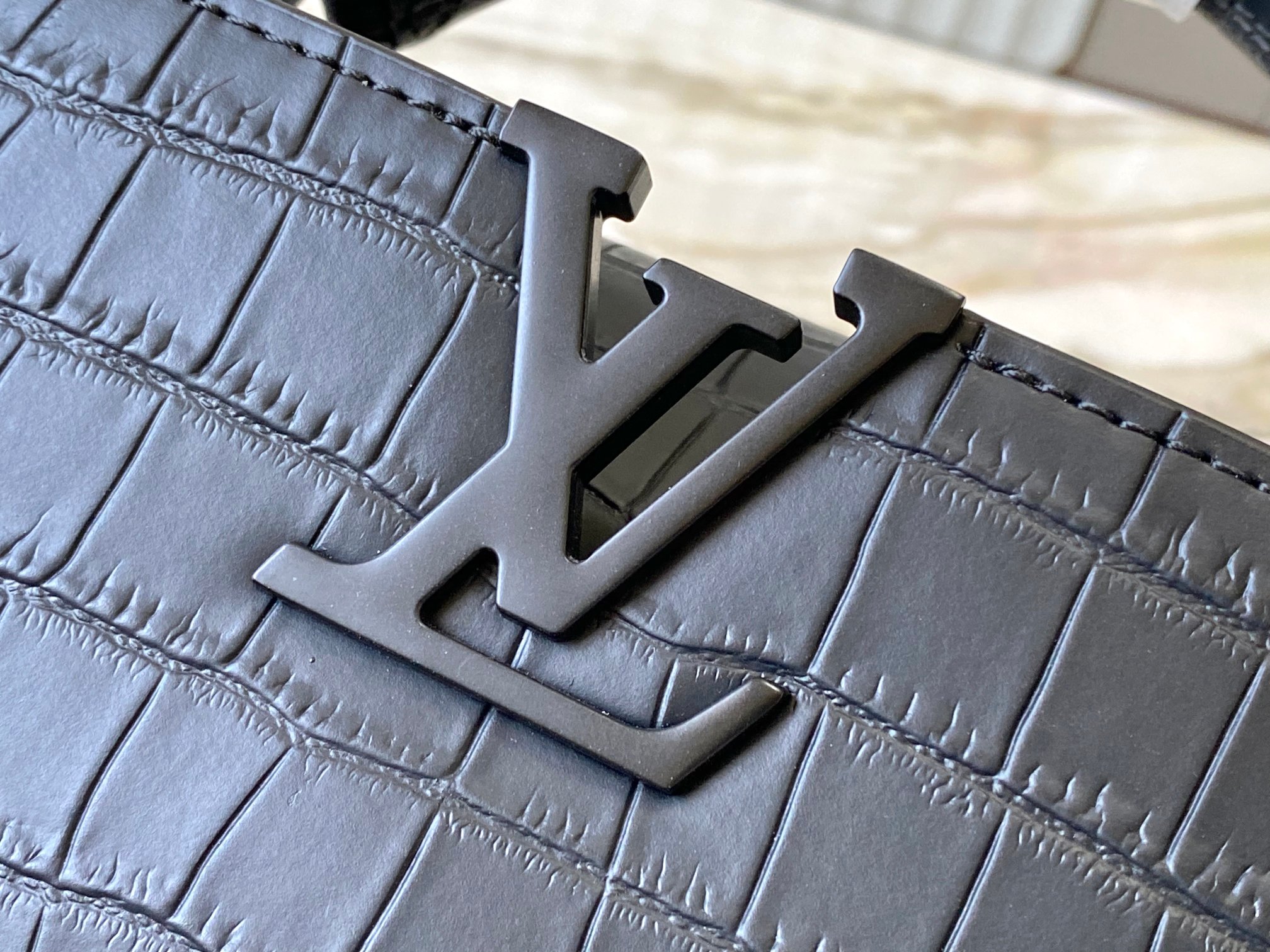 新品✨特级精品🔺M94227/M48865黑武士鳄鱼链条款🔺本款Capucines 手袋采用横向构型 为