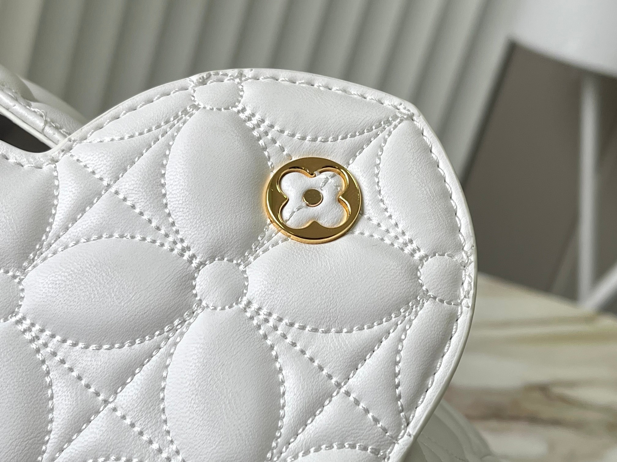 🔺特级精品🔺M25332/M48865白色四叶草链条款（变码芯片）🔺Monogram 花卉于优雅绗缝中浮