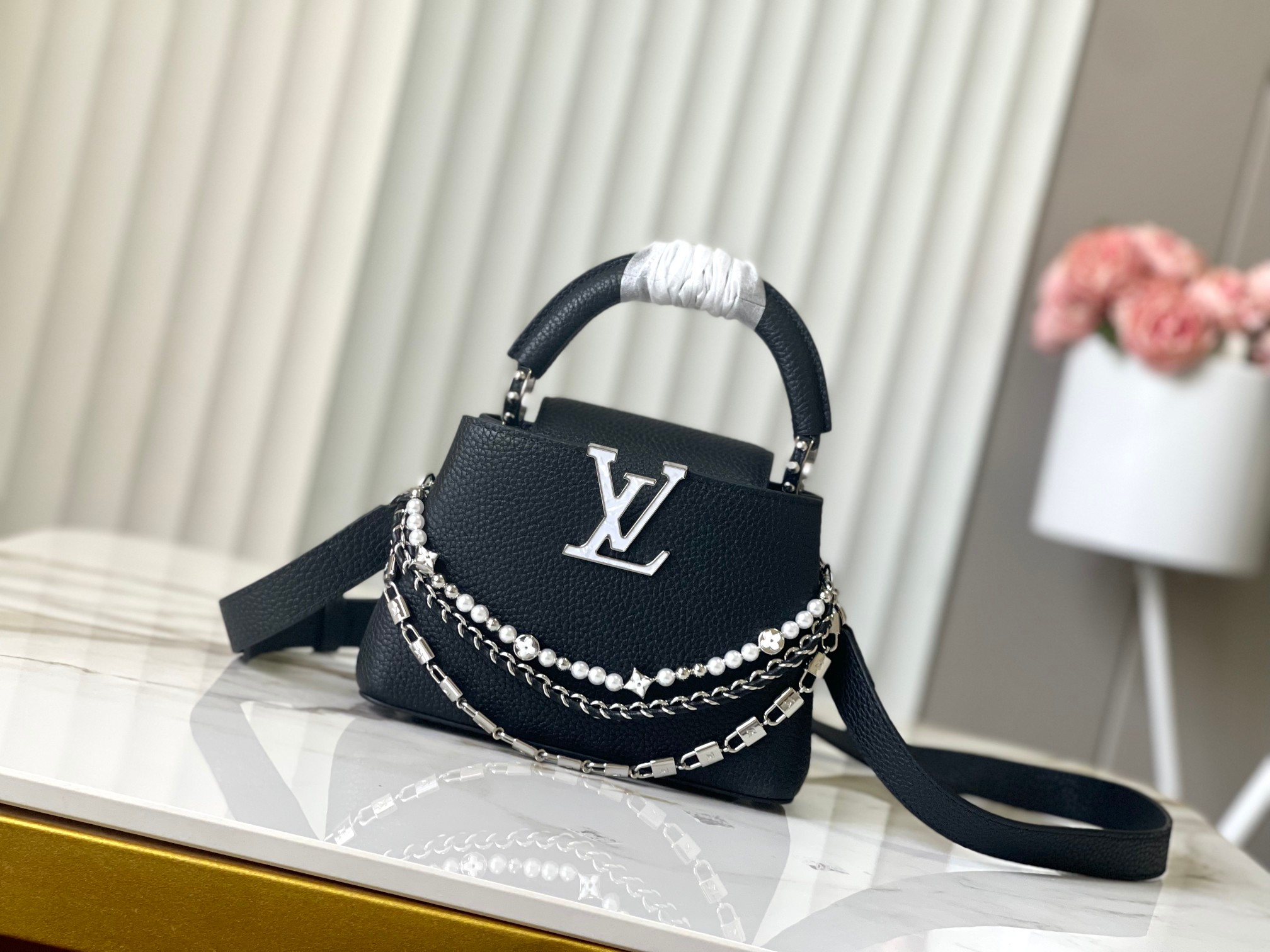  新品🔸特级精品🔸动态芯片🔸M11908/M48865黑拼珍珠三合一链条款🔸本款Capucines手袋携