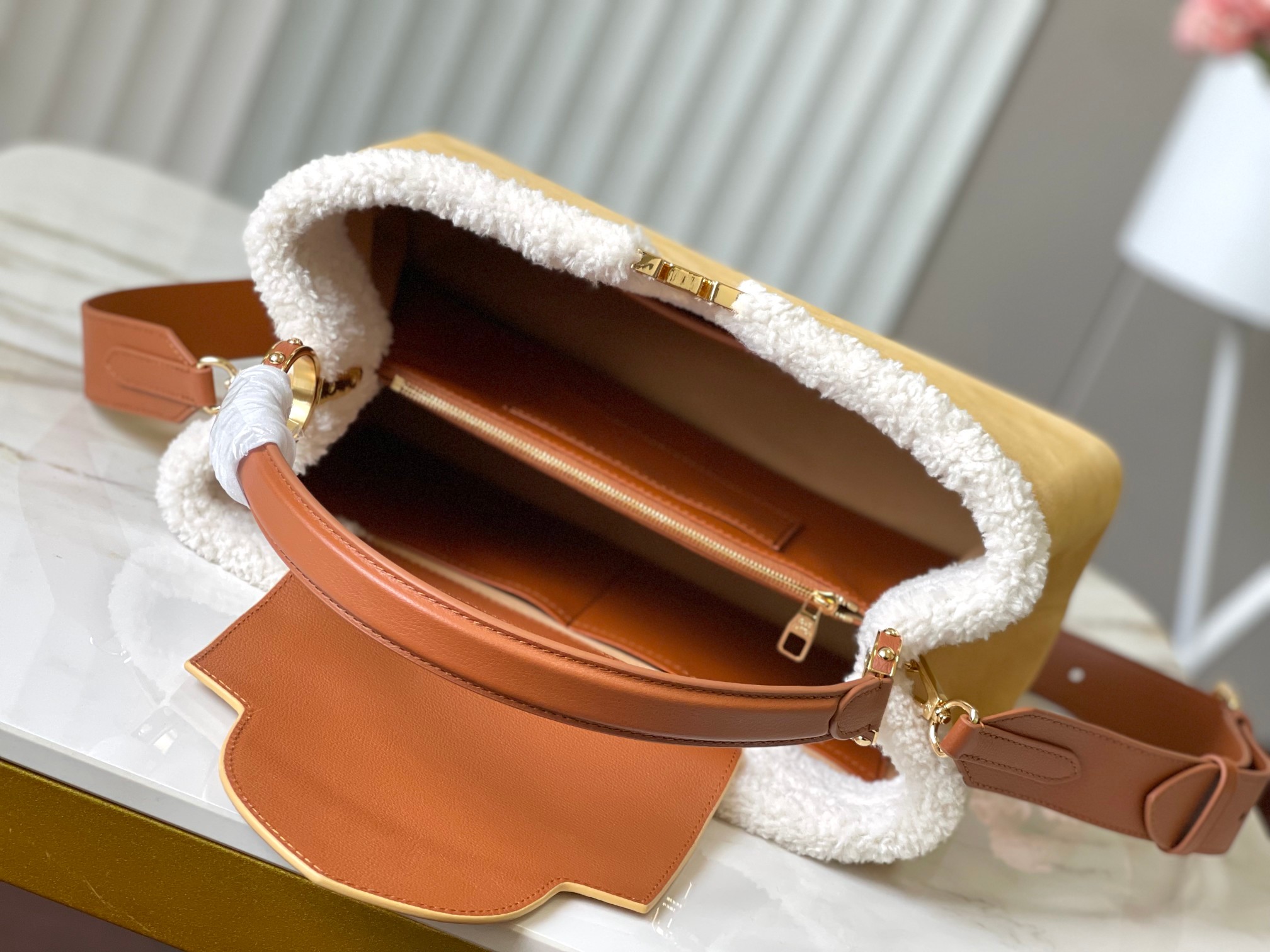 🧡顶级原单🔸动态芯片🔸M12784/M48865Souple金棕绒毛款🔸本款 Capucines Sou