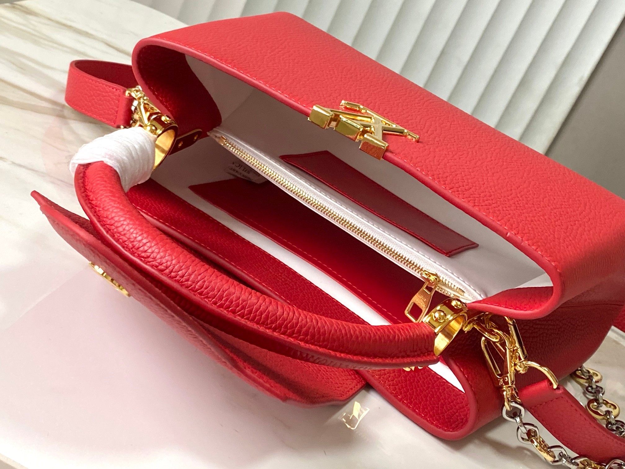 🔸特级精品🔸动态芯片🔸M12936/M48865红色圆花环扣款✨本款Capucines 手袋取材柔韧Ta