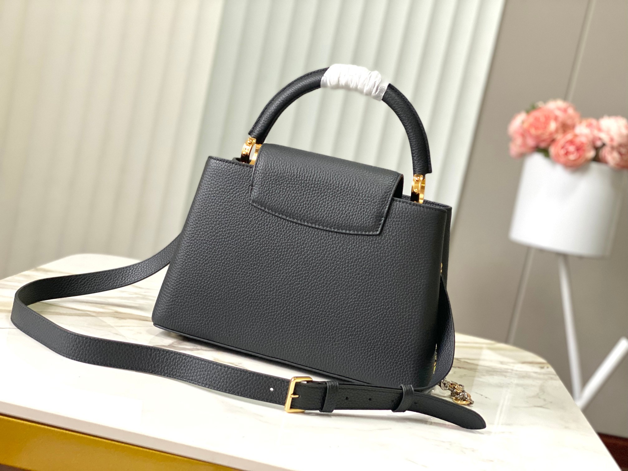 🔸特级精品🔸动态芯片🔸M12936/M48865黑色圆花环扣款✨本款Capucines 手袋取材柔韧Ta