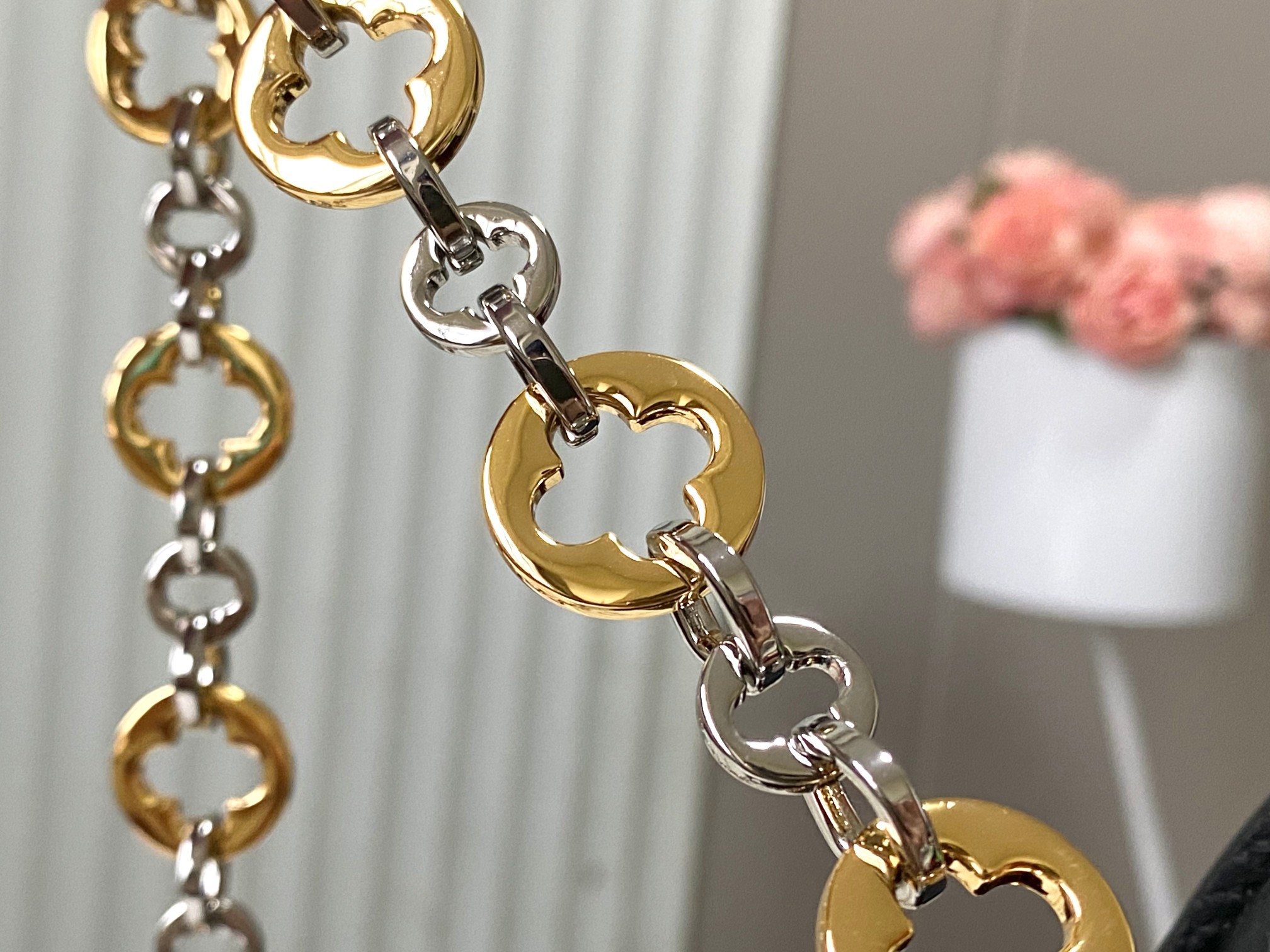 🔸特级精品🔸动态芯片🔸M12936/M48865黑色圆花环扣款✨本款Capucines 手袋取材柔韧Ta