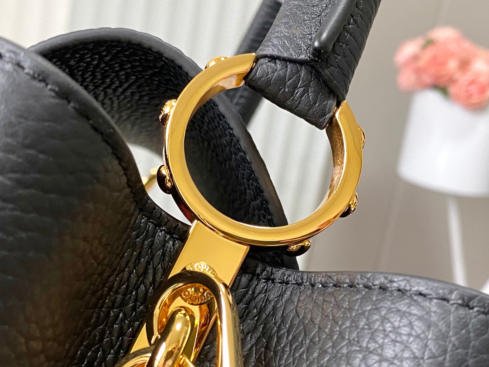 🔸特级精品🔸动态芯片🔸M12936/M48865黑色圆花环扣款✨本款Capucines 手袋取材柔韧Ta