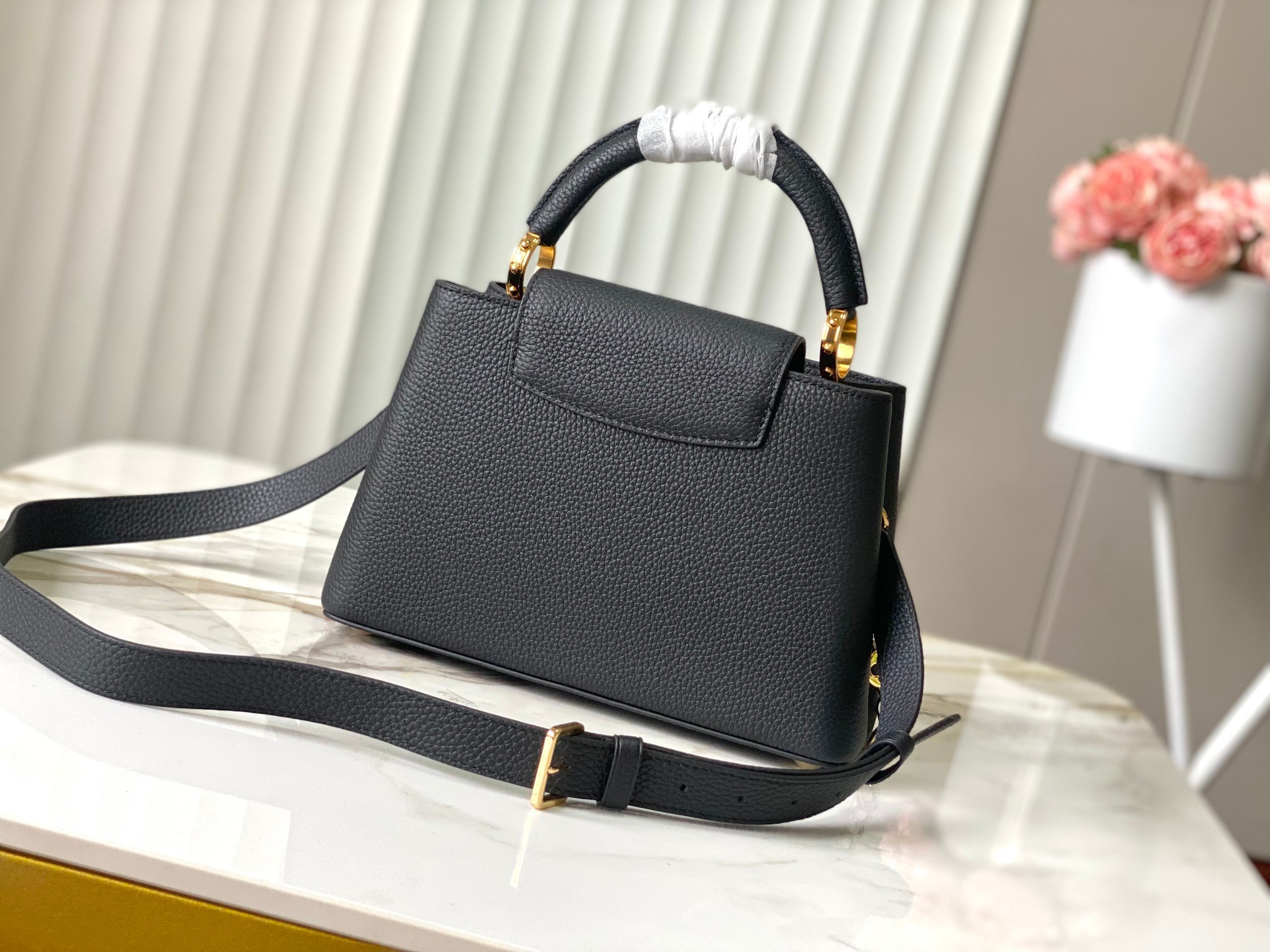 🔸特级精品🔸动态芯片🔸M12936/M48865黑色圆花环扣款✨本款Capucines 手袋取材柔韧Ta