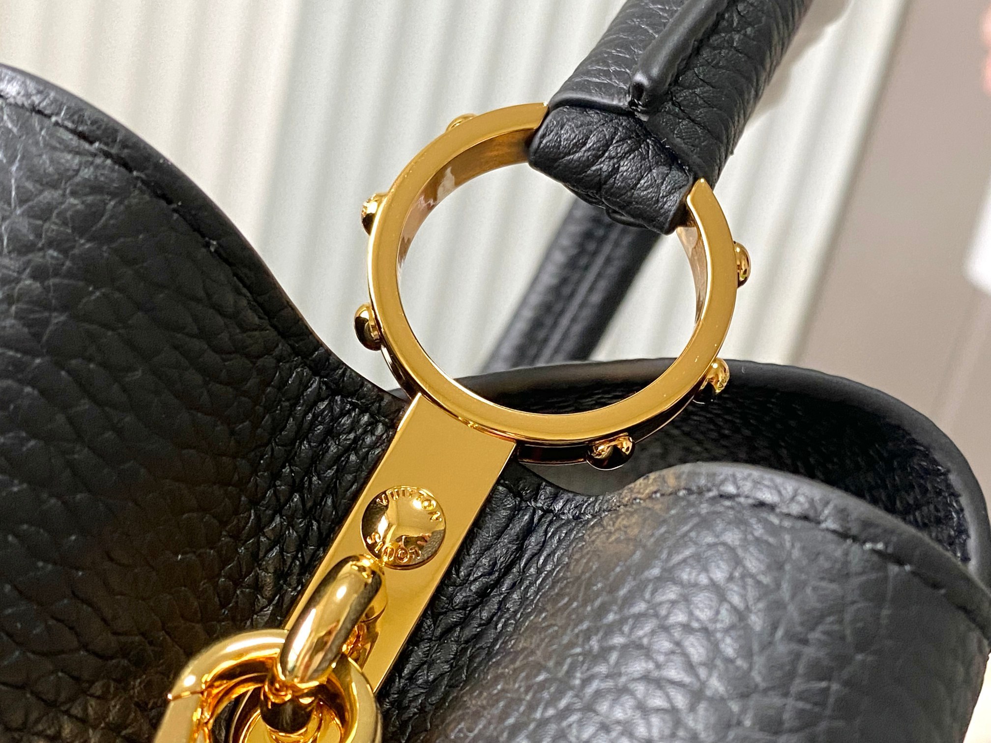 🔸特级精品🔸动态芯片🔸M12936/M48865黑色圆花环扣款✨本款Capucines 手袋取材柔韧Ta