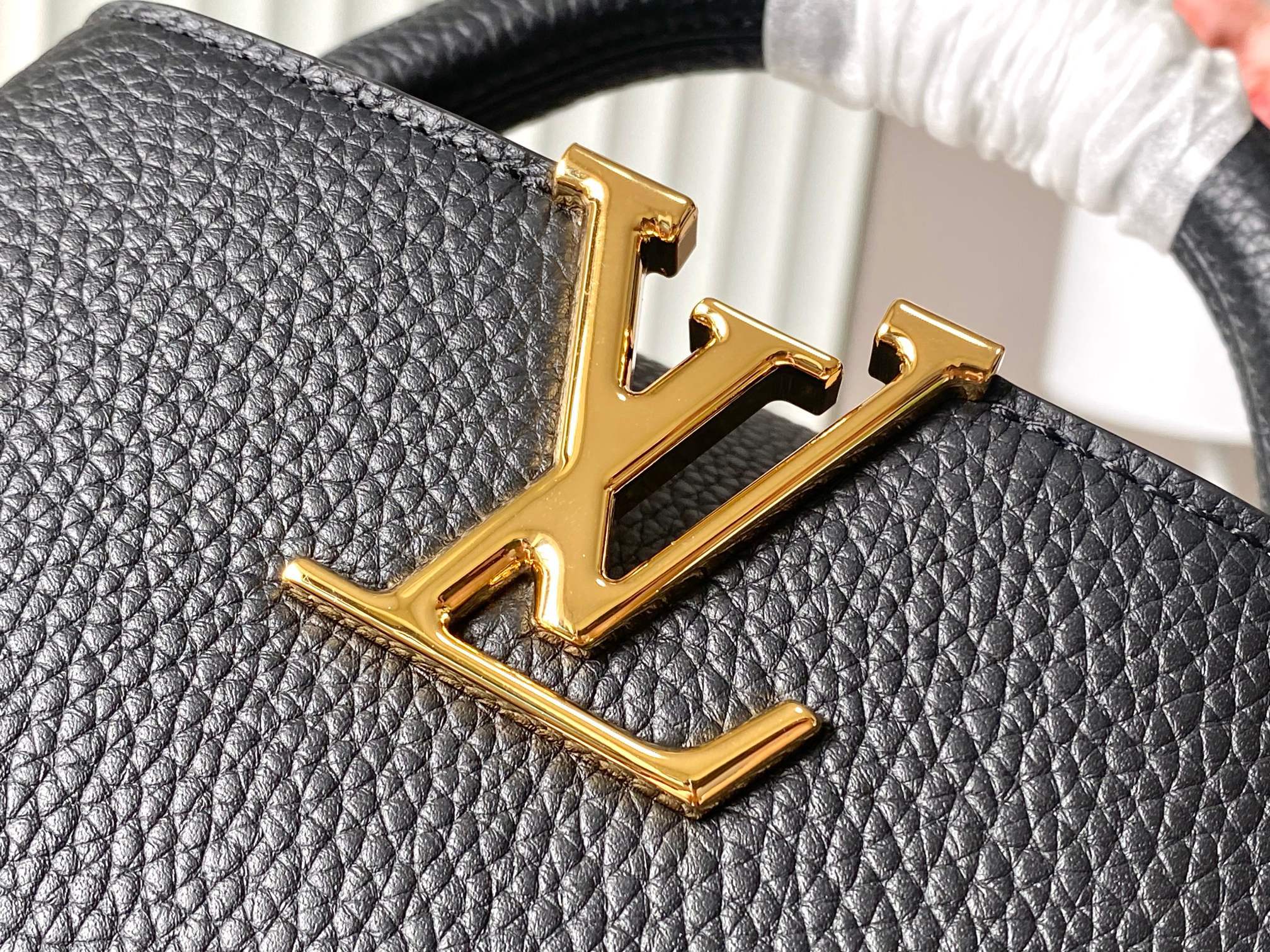 🔸正品原料🔸动态芯片🔸M12936/M48865黑色圆花环扣款✨本款Capucines 手袋取材柔韧Ta