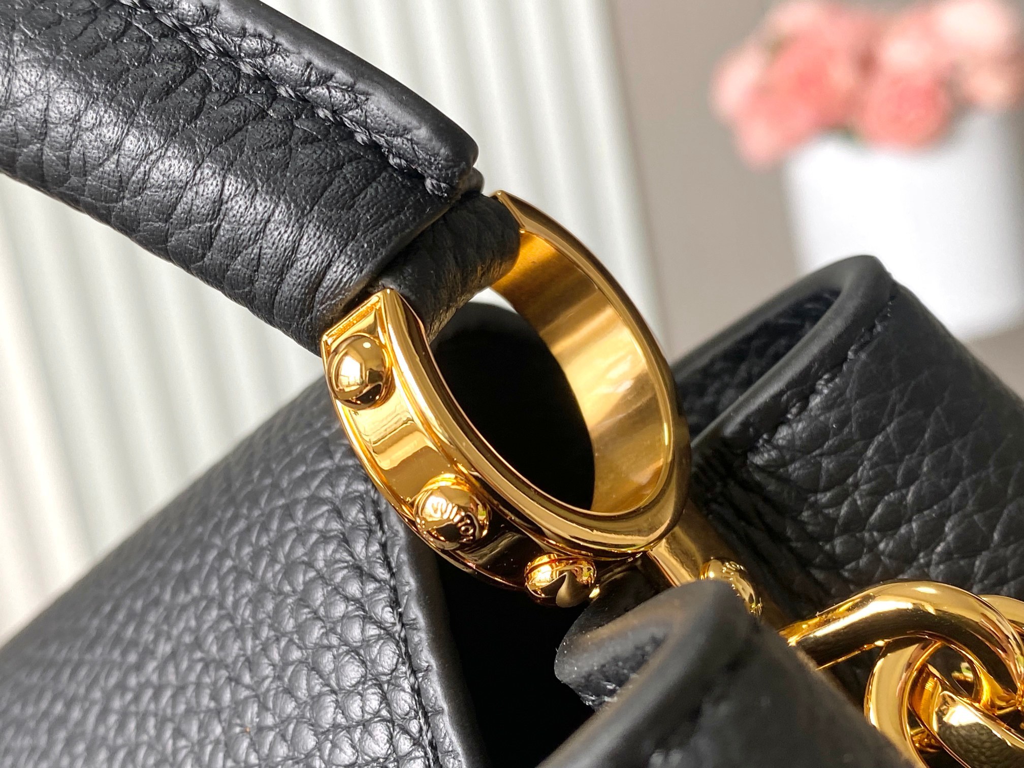 🔸正品原料🔸动态芯片🔸M12936/M48865黑色圆花环扣款✨本款Capucines 手袋取材柔韧Ta