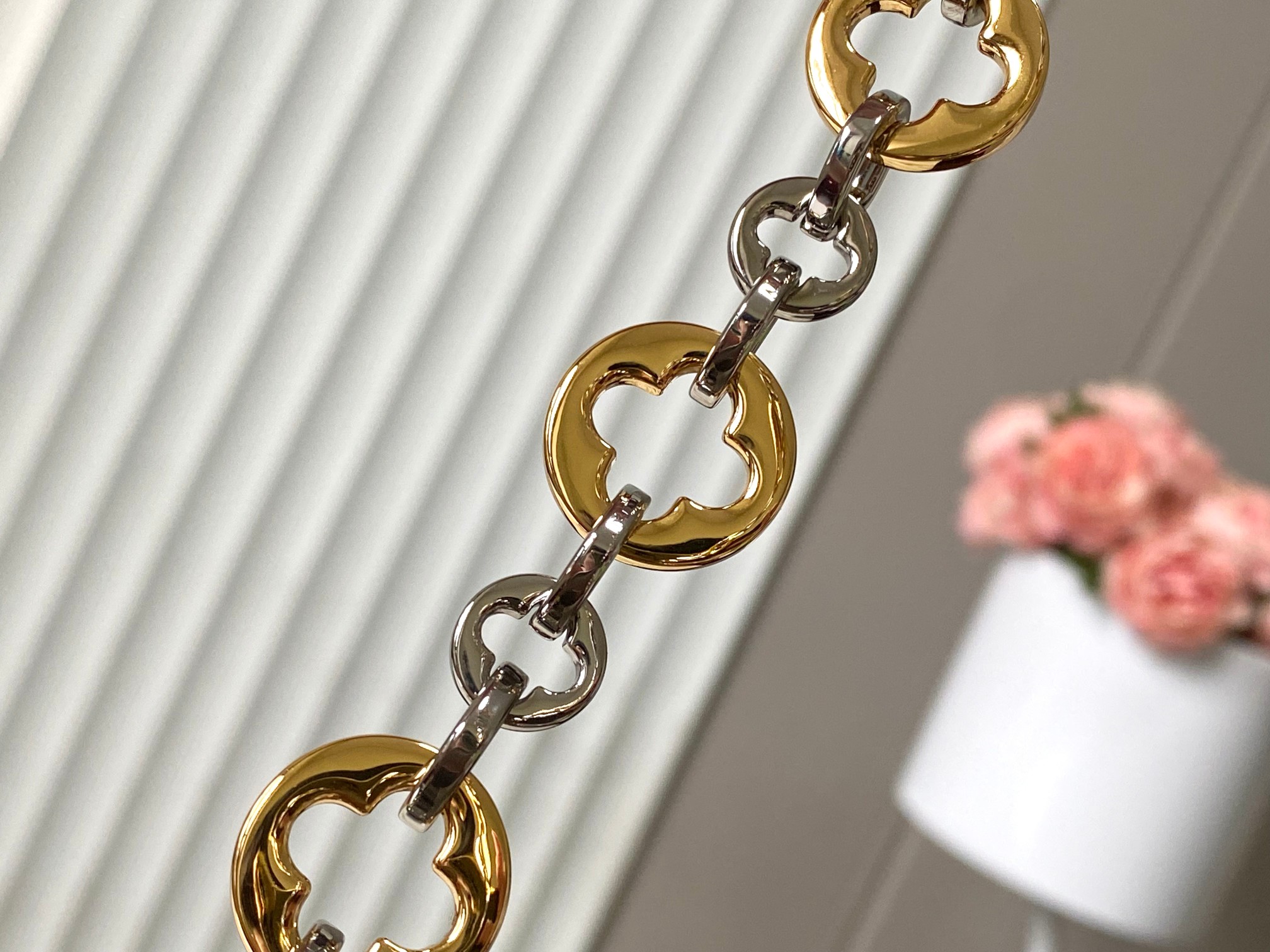 🔸特级精品🔸动态芯片🔸M12935/M48865淡咖圆花环扣款✨本款Capucines 手袋取材柔韧Ta