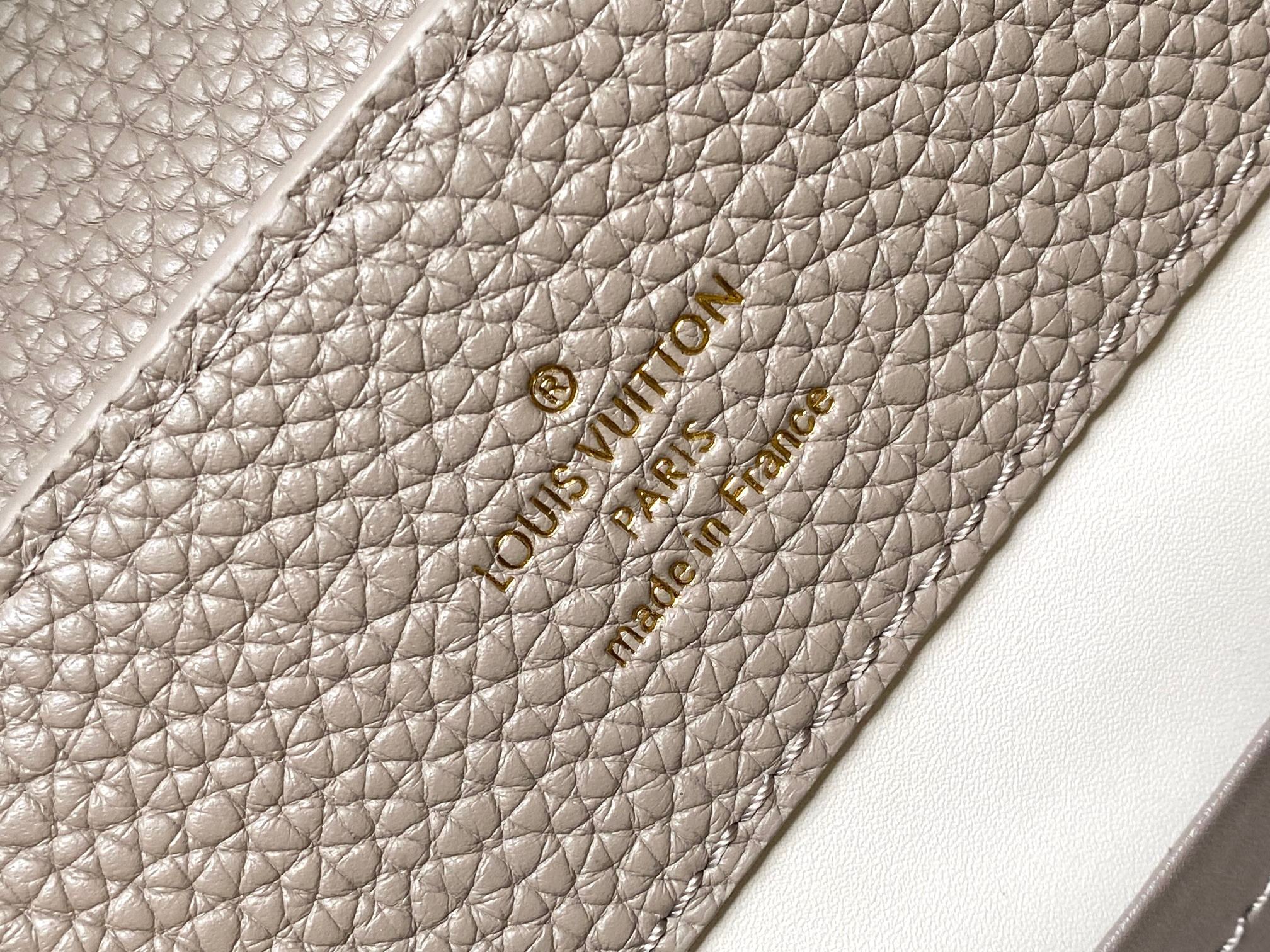 🔸特级精品🔸动态芯片🔸M12935/M48865淡咖圆花环扣款✨本款Capucines 手袋取材柔韧Ta