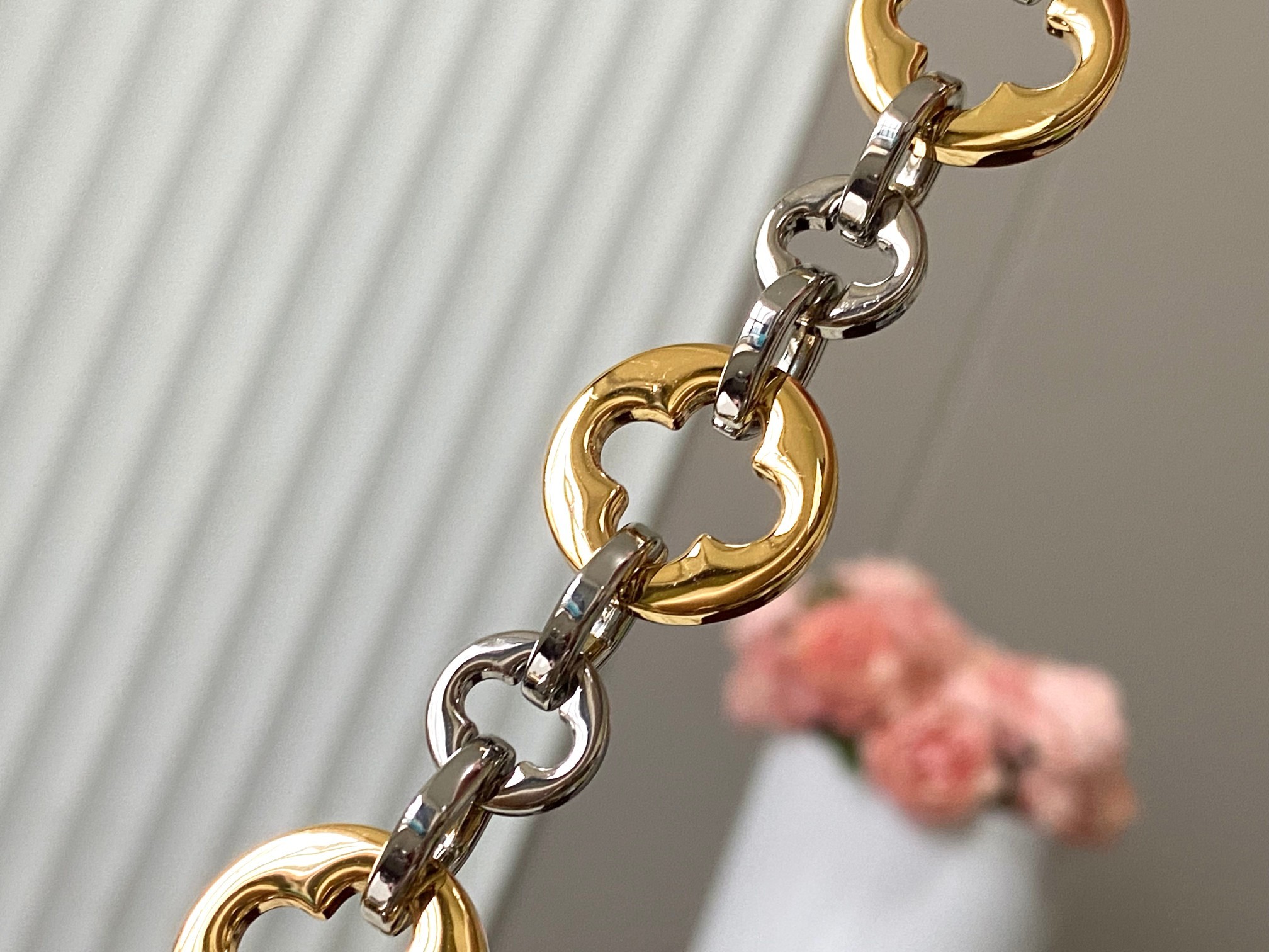 🔸特级精品🔸动态芯片🔸M12935/M48865淡咖圆花环扣款✨本款Capucines 手袋取材柔韧Ta