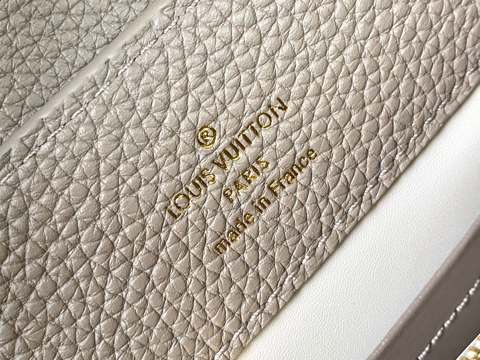 🔸特级精品🔸动态芯片🔸M12935/M48865淡咖圆花环扣款✨本款Capucines 手袋取材柔韧Ta