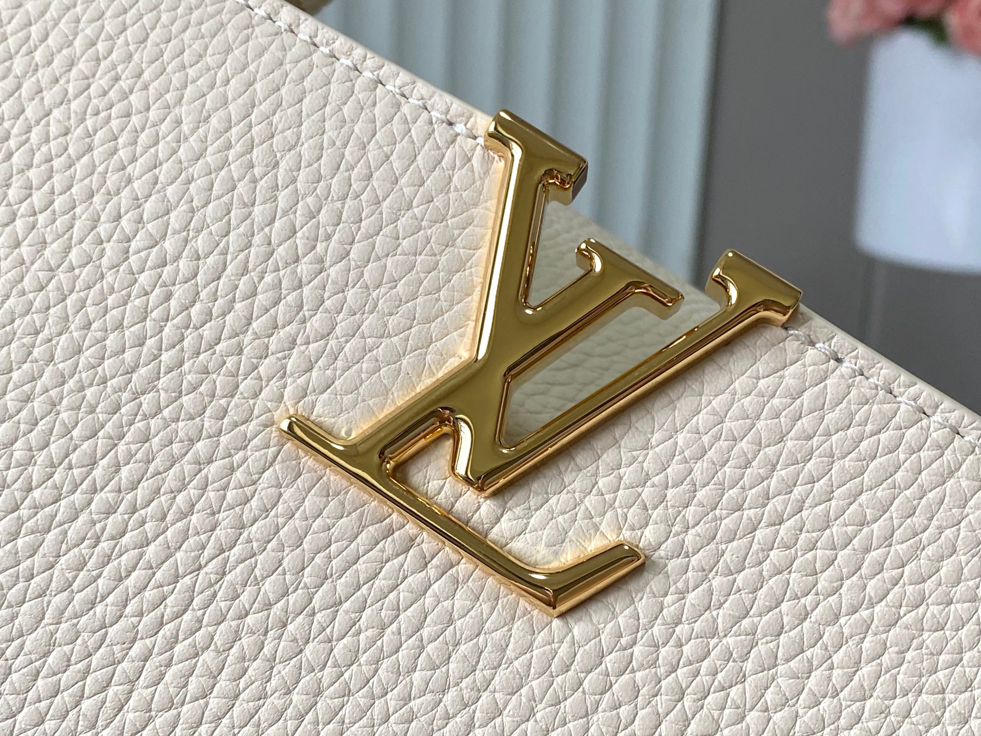 🔸特级精品🔸动态芯片🔸M12938/M48865奶白圆花环扣款✨本款Capucines 手袋取材柔韧Ta