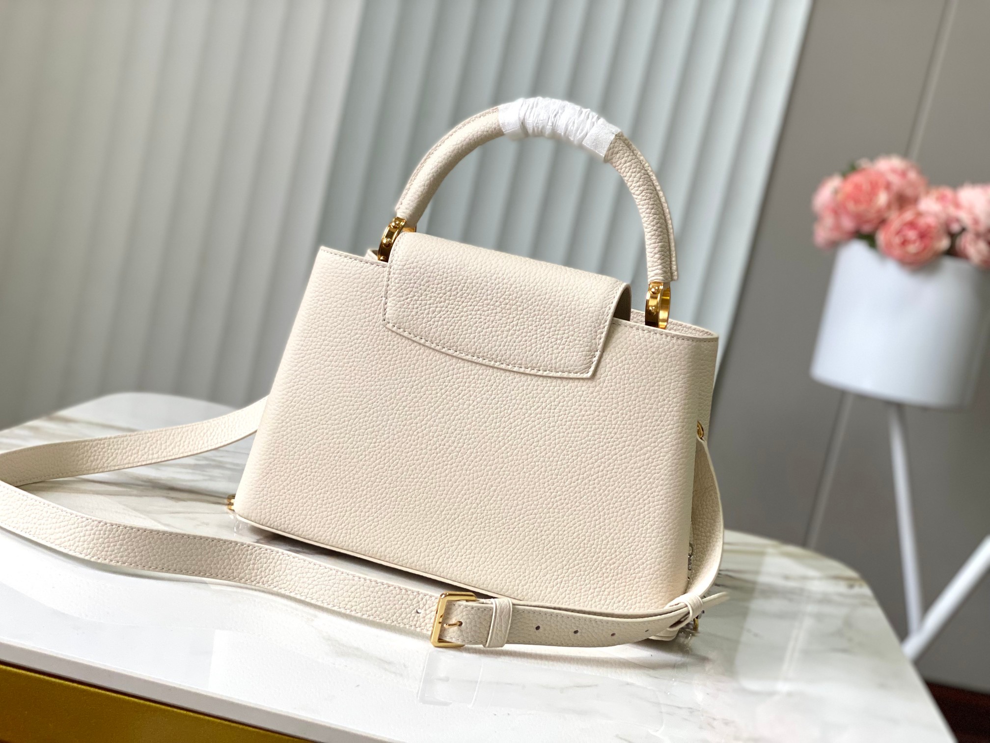 🔸特级精品🔸动态芯片🔸M12938/M48865奶白圆花环扣款✨本款Capucines 手袋取材柔韧Ta