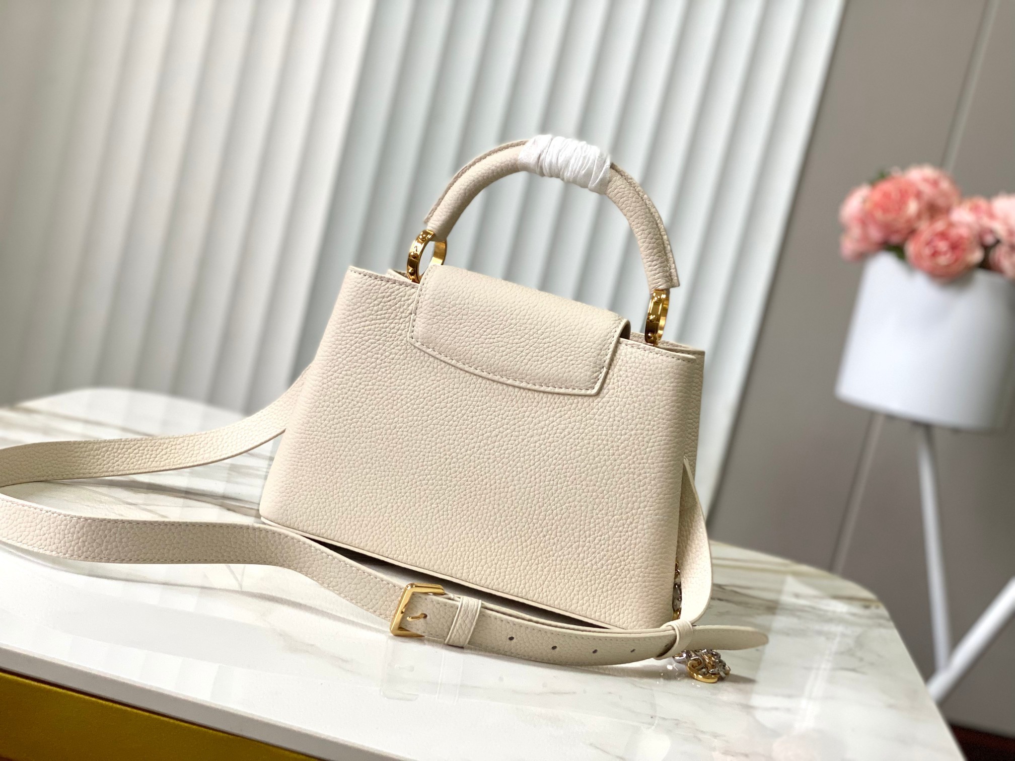 🔸特级精品🔸动态芯片🔸M12938/M48865奶白圆花环扣款✨本款Capucines 手袋取材柔韧Ta