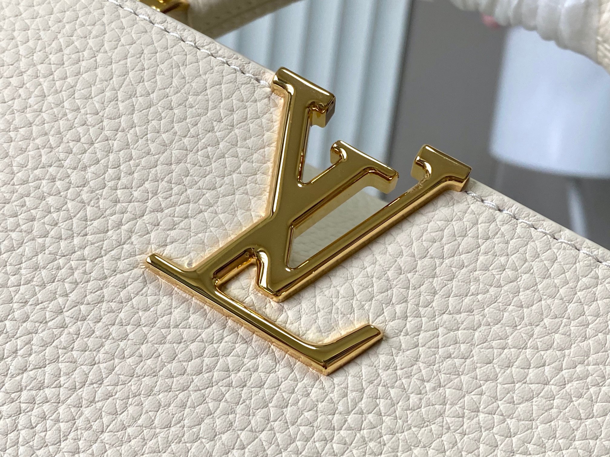 🔸特级精品🔸动态芯片🔸M12938/M48865奶白圆花环扣款✨本款Capucines 手袋取材柔韧Ta