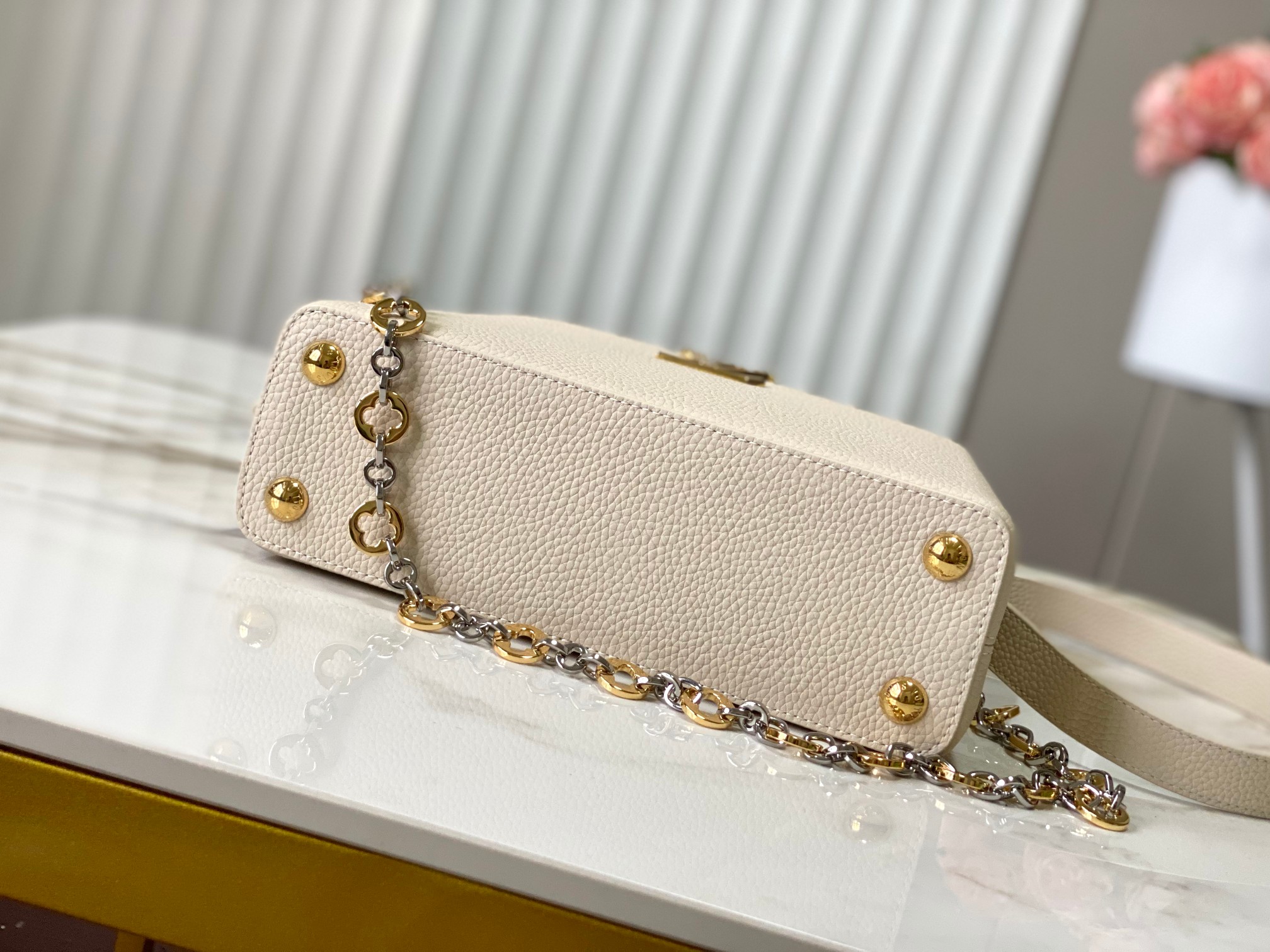 🔸特级精品🔸动态芯片🔸M12938/M48865奶白圆花环扣款✨本款Capucines 手袋取材柔韧Ta