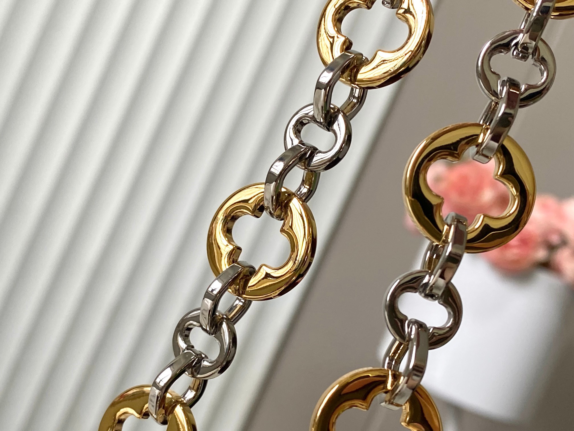 🔸特级精品🔸动态芯片🔸M12938/M48865奶白圆花环扣款✨本款Capucines 手袋取材柔韧Ta